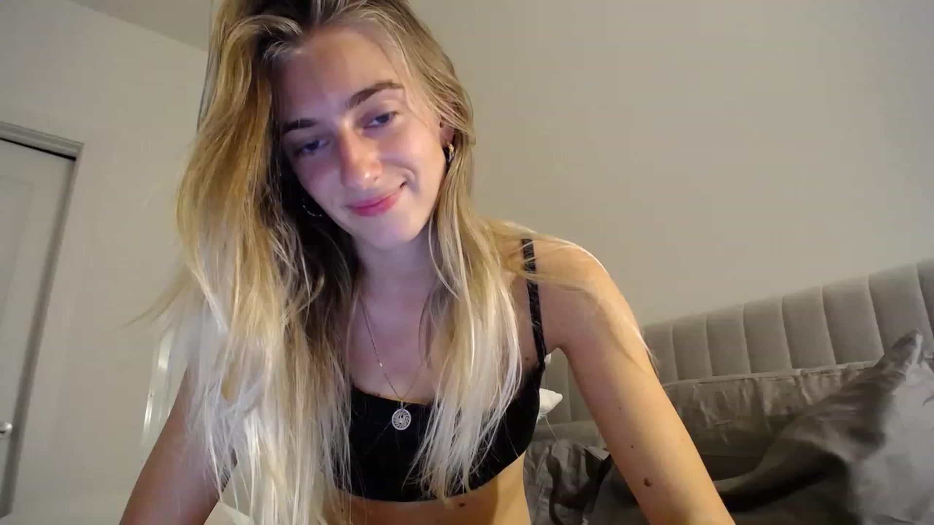 Gallery image thumbnail from Vodka_Queen's myfreecams stream on, 03/04/2023, 05:47 image 12 of 20