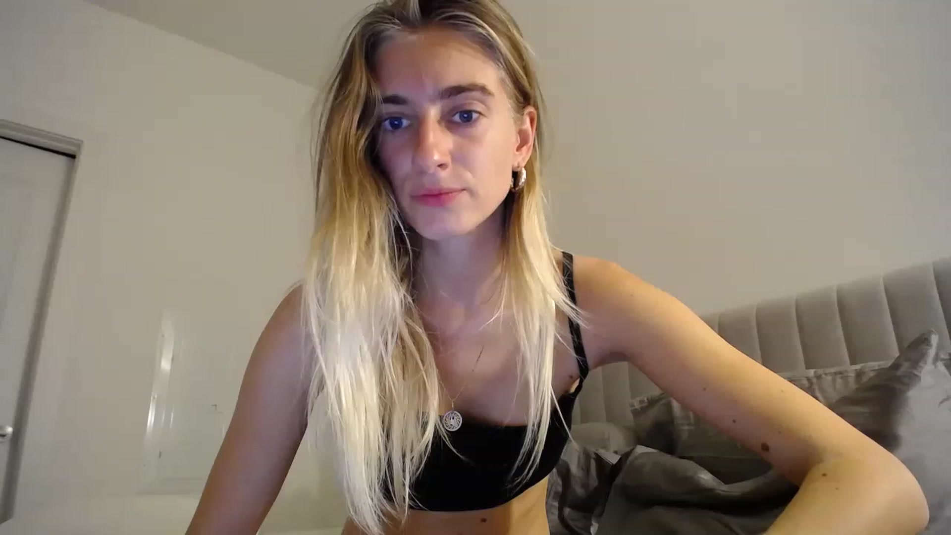 Gallery image thumbnail from Vodka_Queen's myfreecams stream on, 03/04/2023, 05:47 image 6 of 20
