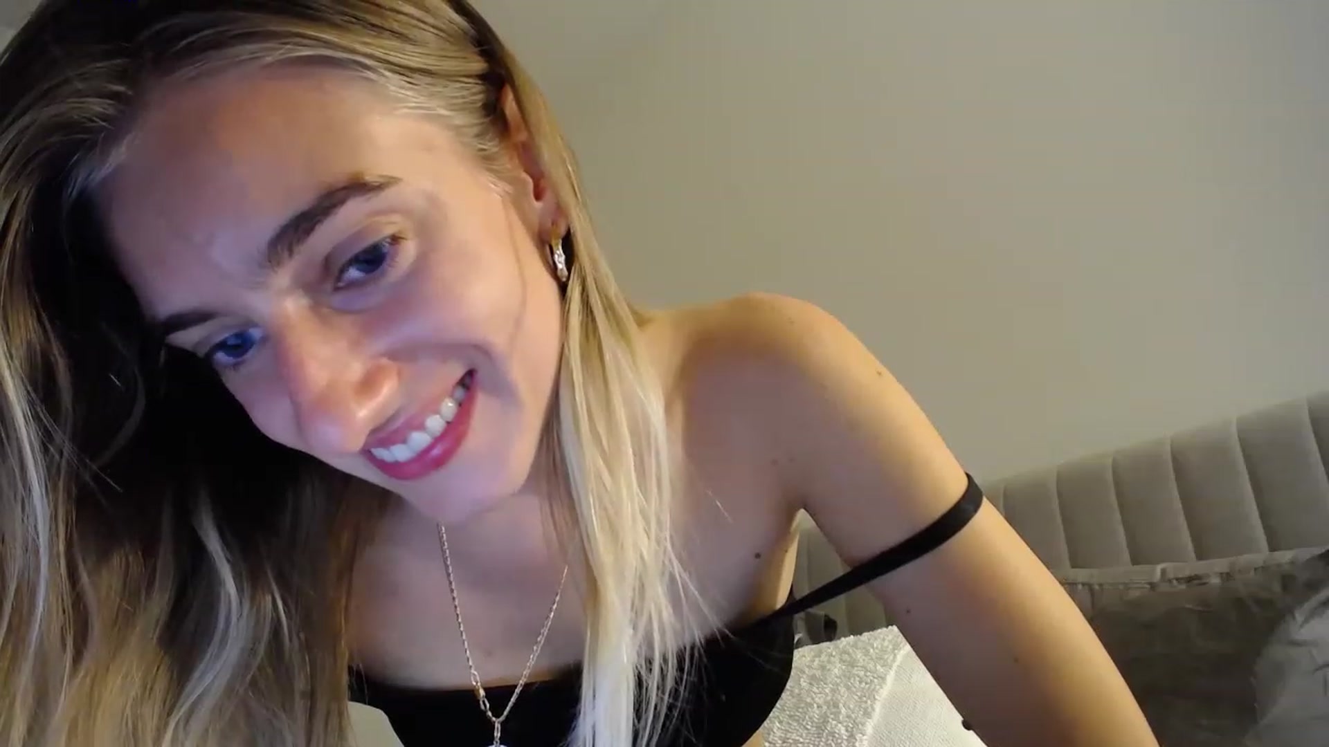 Gallery image thumbnail from Vodka_Queen's myfreecams stream on, 03/04/2023, 07:42 image 12 of 20
