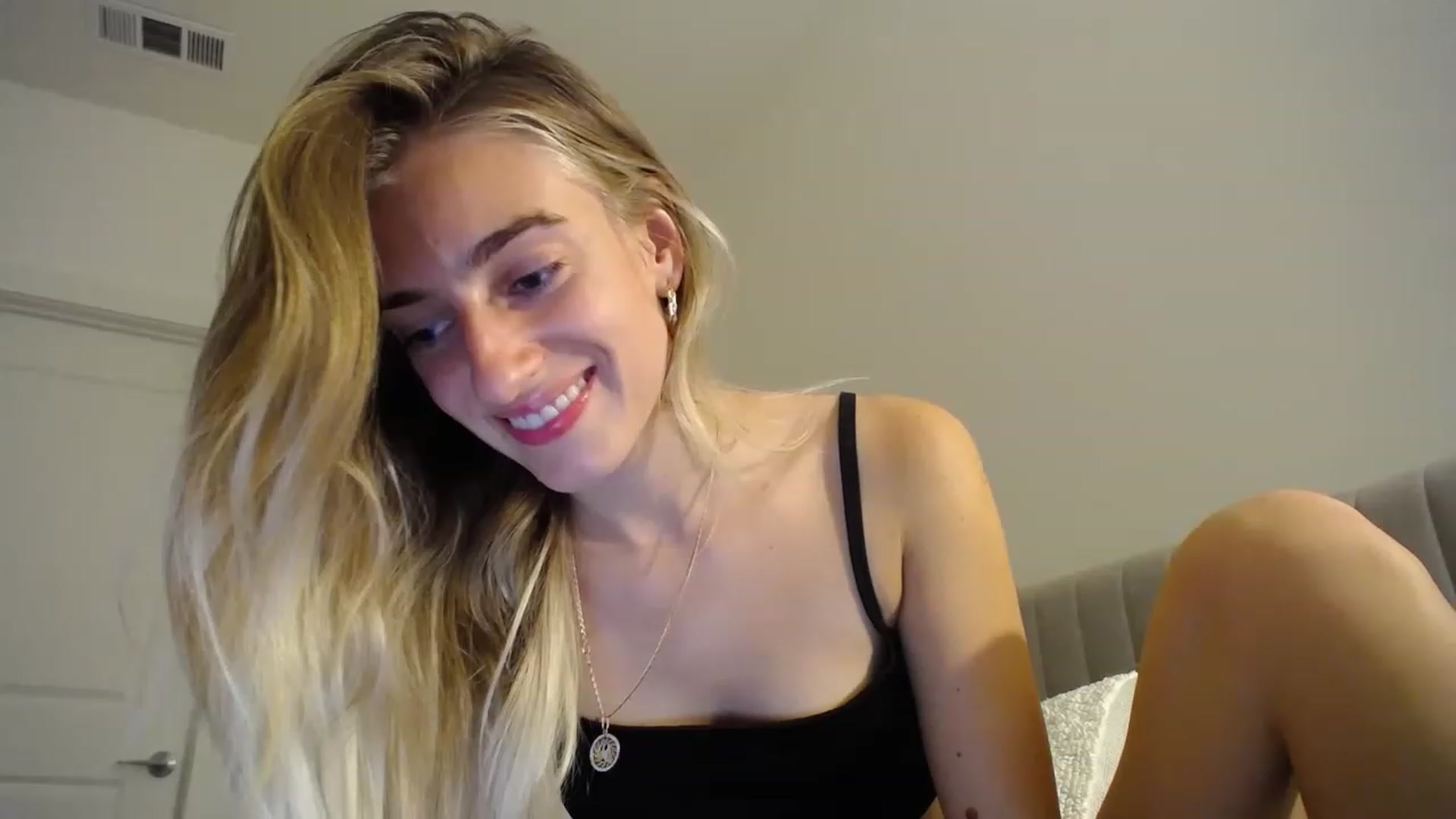 Gallery image thumbnail from Vodka_Queen's myfreecams stream on, 03/04/2023, 07:42 image 3 of 20