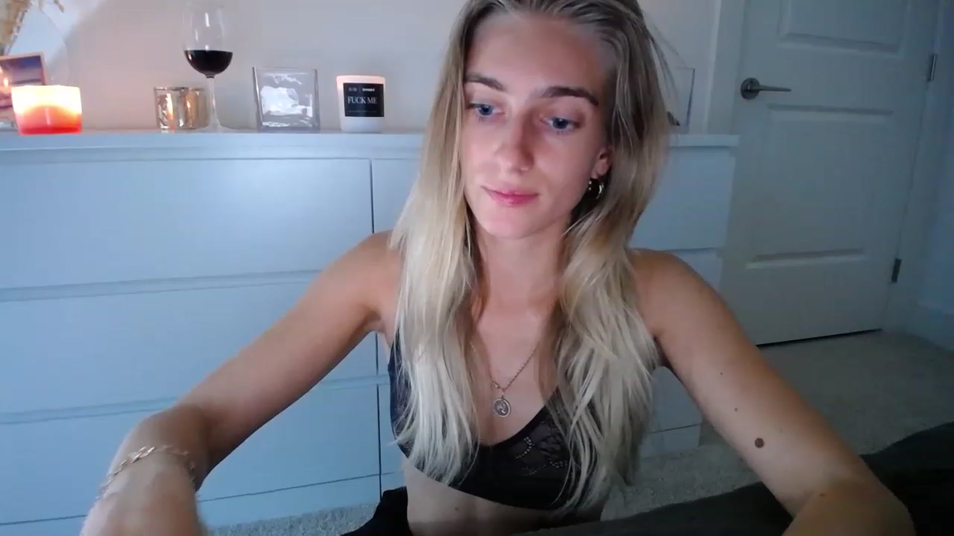 Gallery image thumbnail from Vodka_Queen's myfreecams stream on, 03/05/2023, 02:30 image 14 of 20