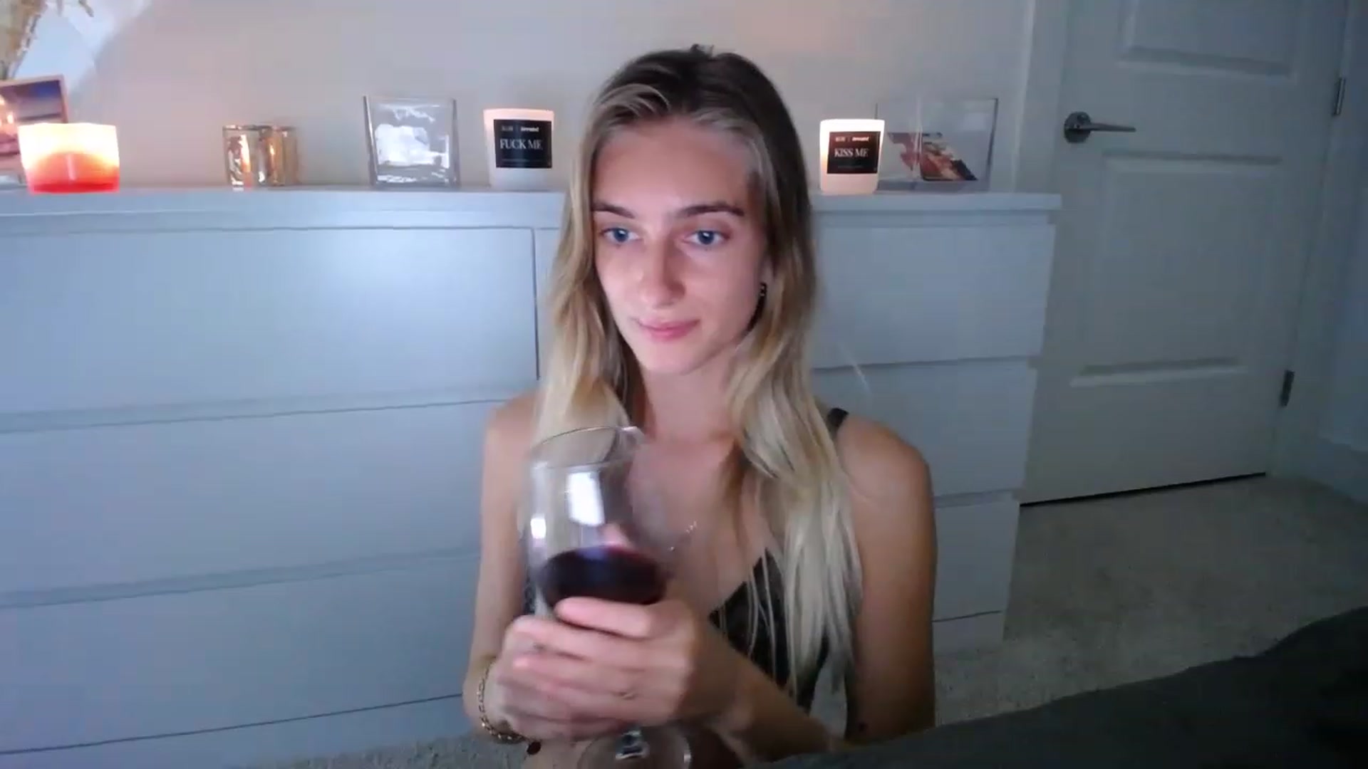 Gallery image thumbnail from Vodka_Queen's myfreecams stream on, 03/05/2023, 02:30 image 16 of 20