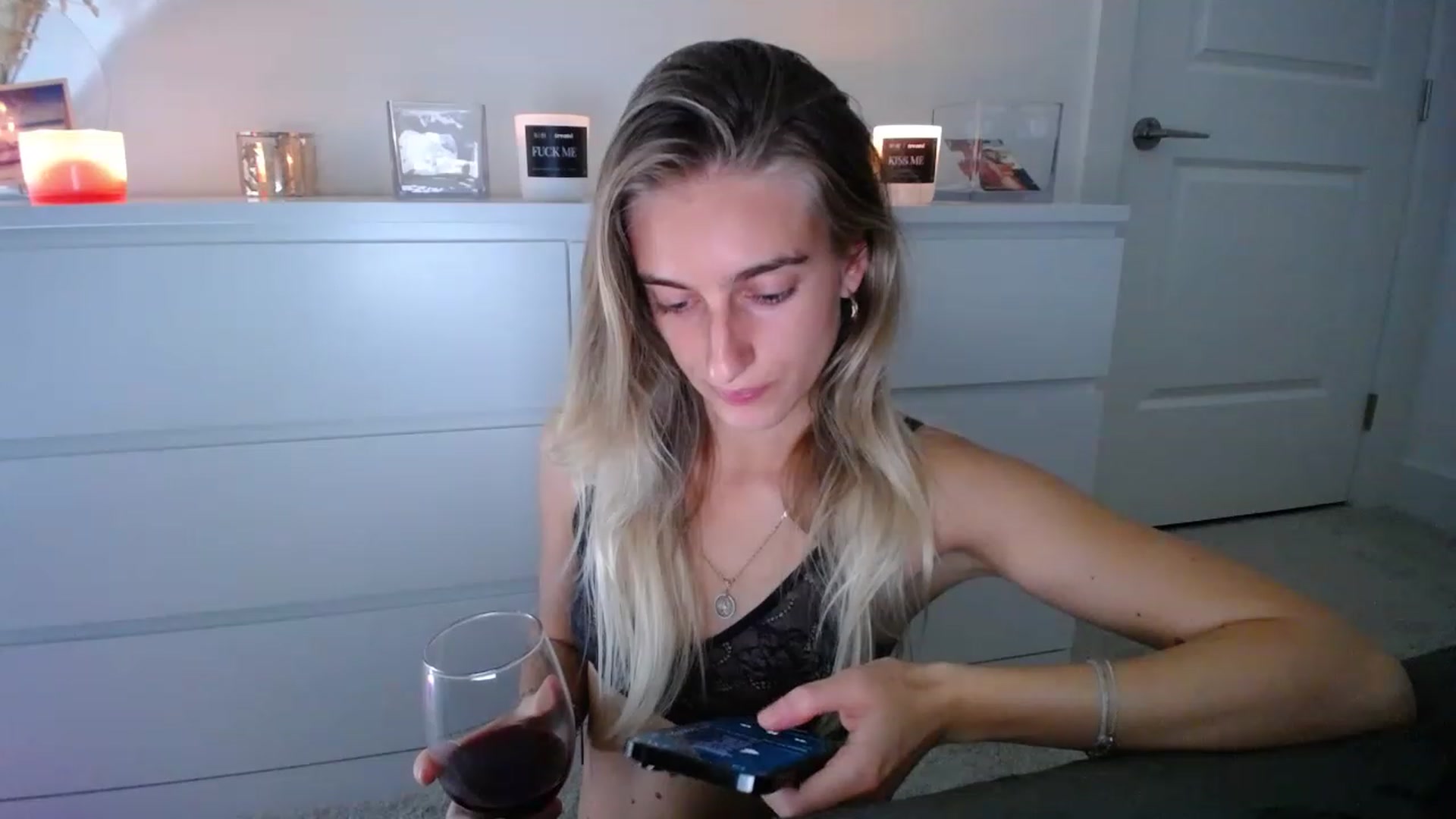 Gallery image thumbnail from Vodka_Queen's myfreecams stream on, 03/05/2023, 02:30 image 18 of 20
