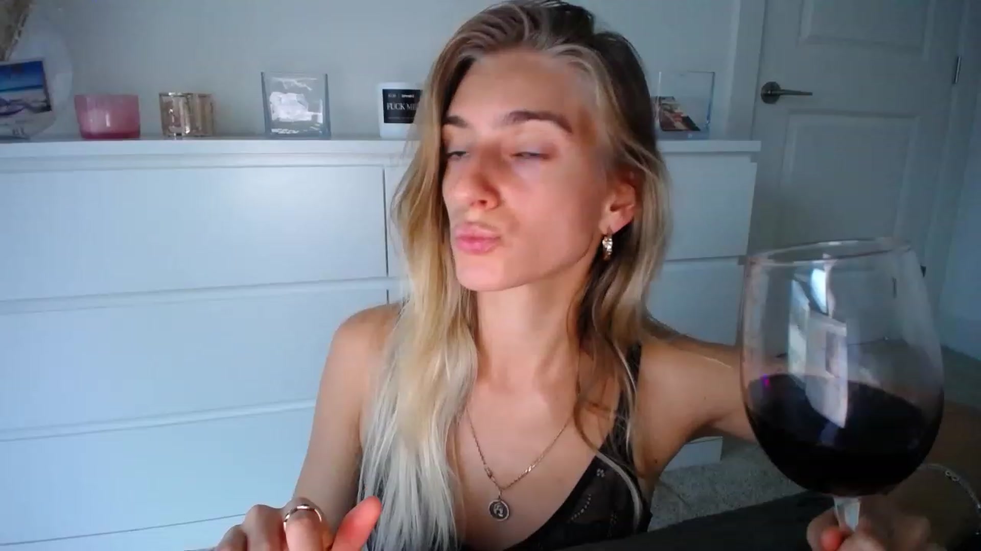 Gallery image thumbnail from Vodka_Queen's myfreecams stream on, 03/05/2023, 02:30 image 11 of 20