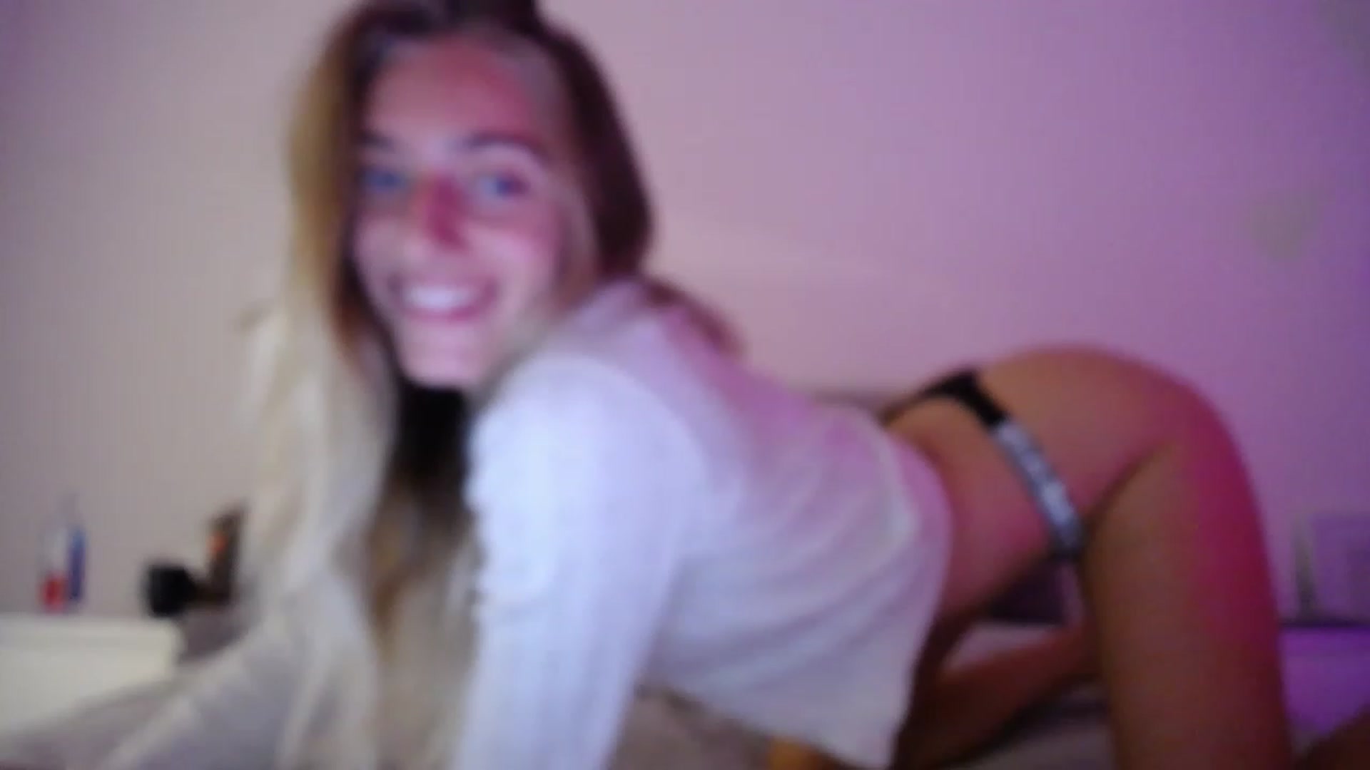 Gallery image thumbnail from Vodka_Queen's myfreecams stream on, 03/16/2023, 06:23 image 3 of 20
