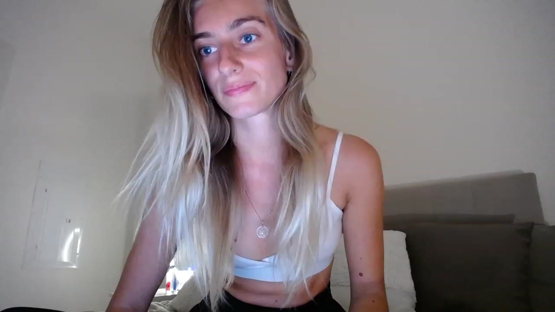 Gallery image thumbnail from Vodka_Queen's myfreecams stream on, 03/31/2023, 02:37 image 17 of 20