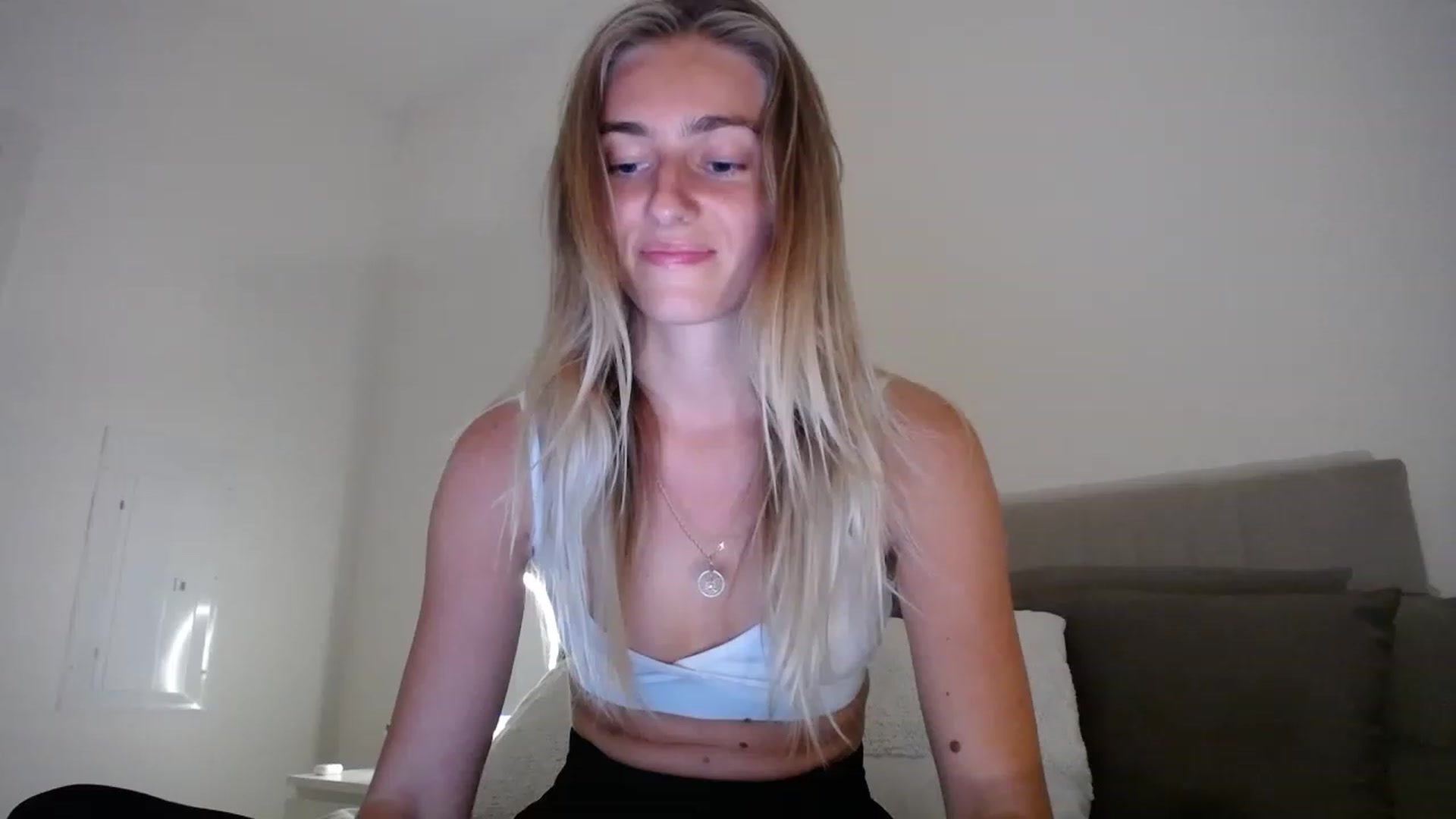 Gallery image thumbnail from Vodka_Queen's myfreecams stream on, 03/31/2023, 02:37 image 16 of 20