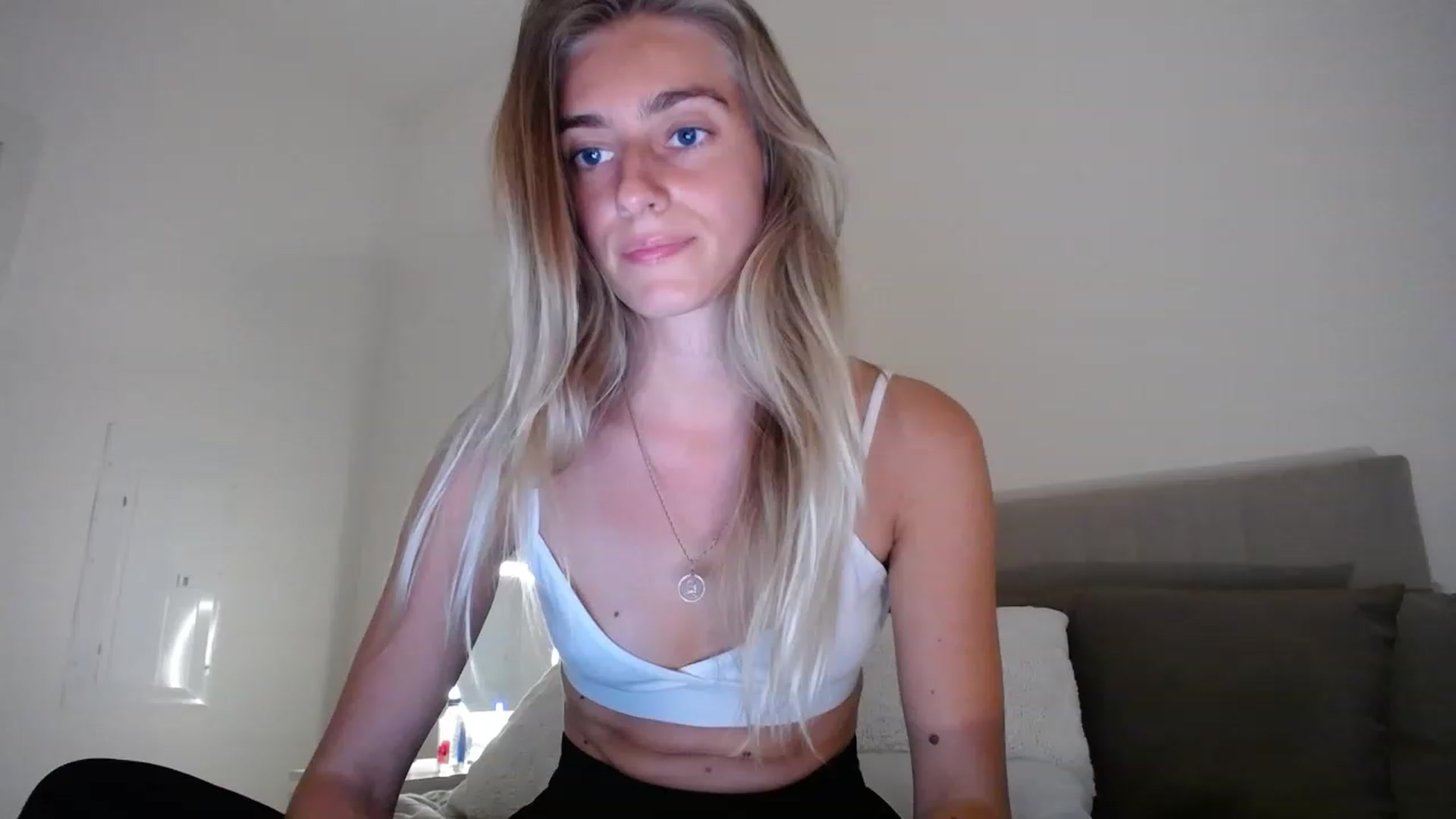 Gallery image thumbnail from Vodka_Queen's myfreecams stream on, 03/31/2023, 02:37 image 11 of 20