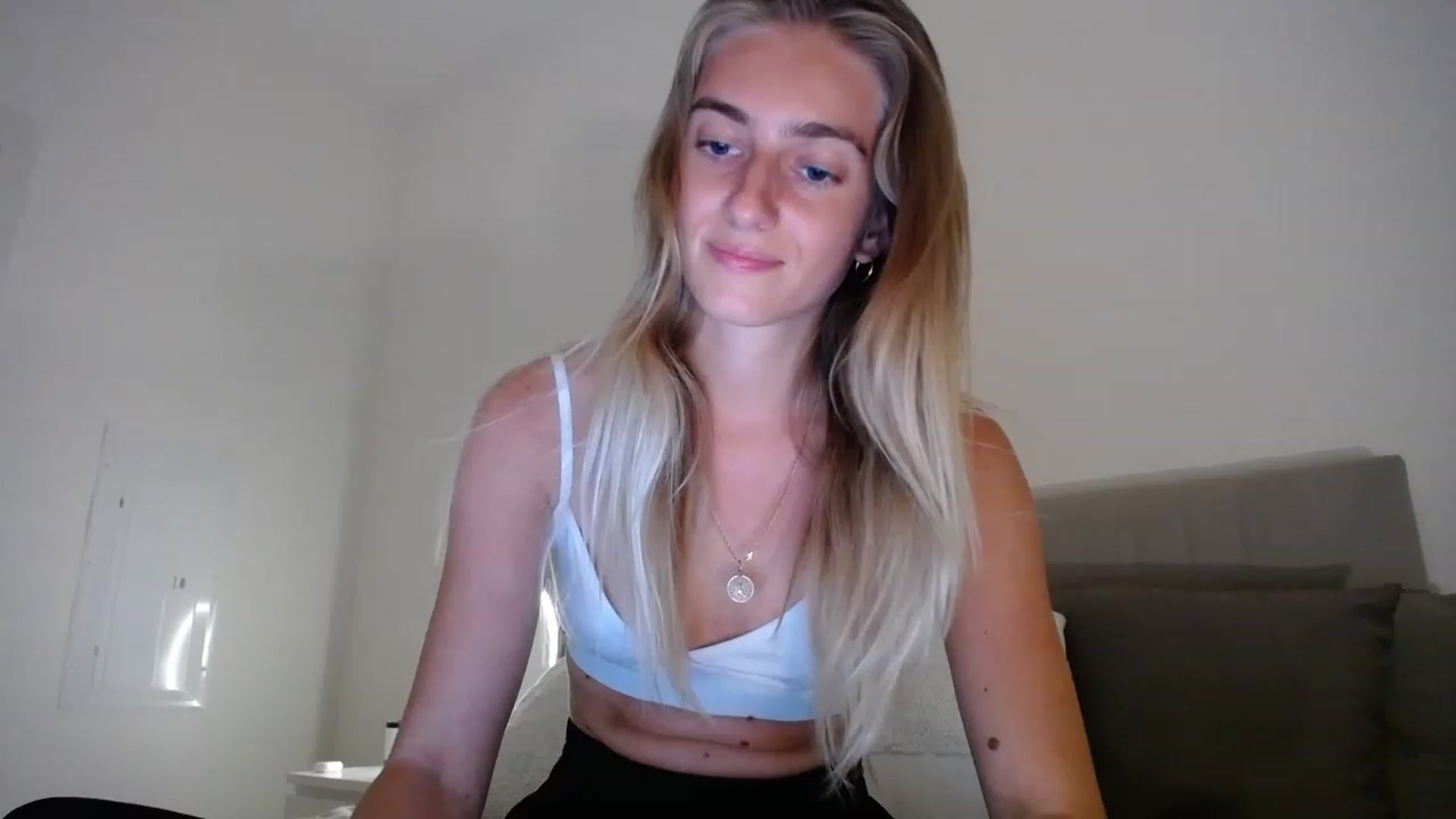 Gallery image thumbnail from Vodka_Queen's myfreecams stream on, 03/31/2023, 02:37 image 19 of 20