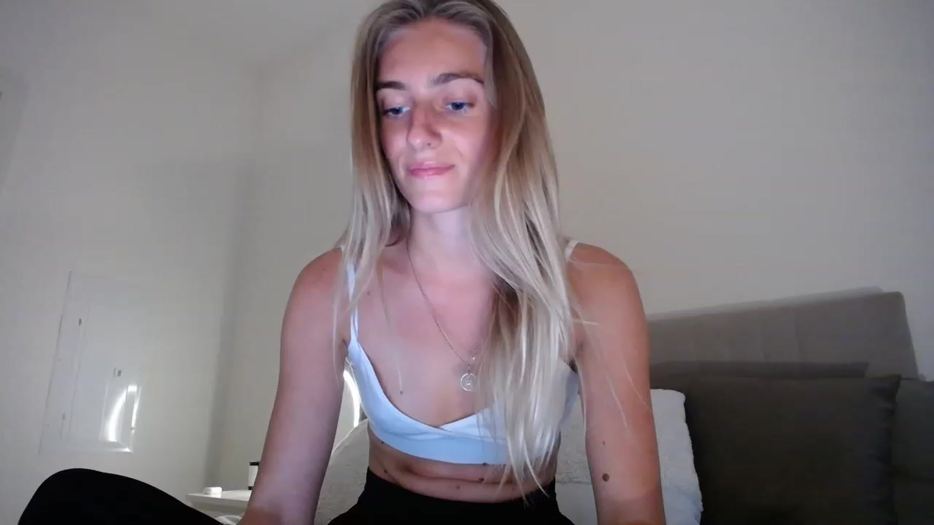Gallery image thumbnail from Vodka_Queen's myfreecams stream on, 03/31/2023, 02:37 image 7 of 20