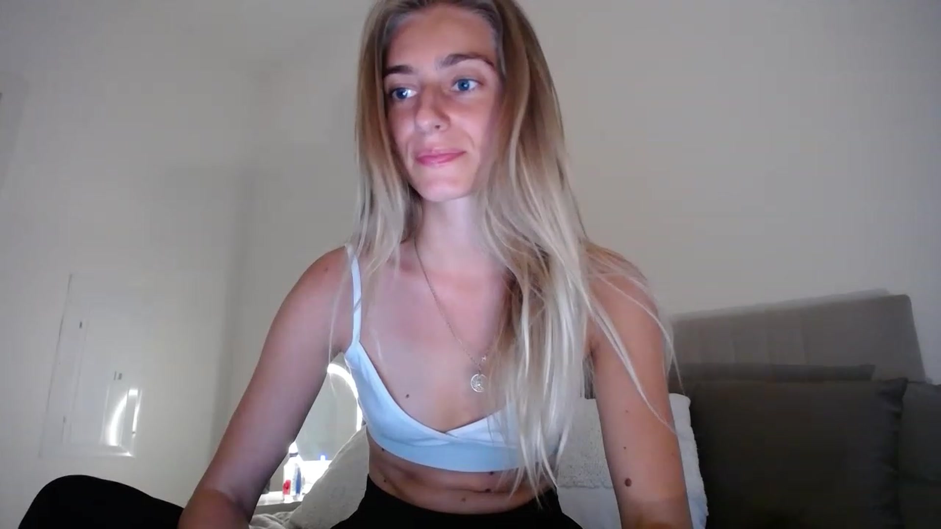 Gallery image thumbnail from Vodka_Queen's myfreecams stream on, 03/31/2023, 02:37 image 6 of 20