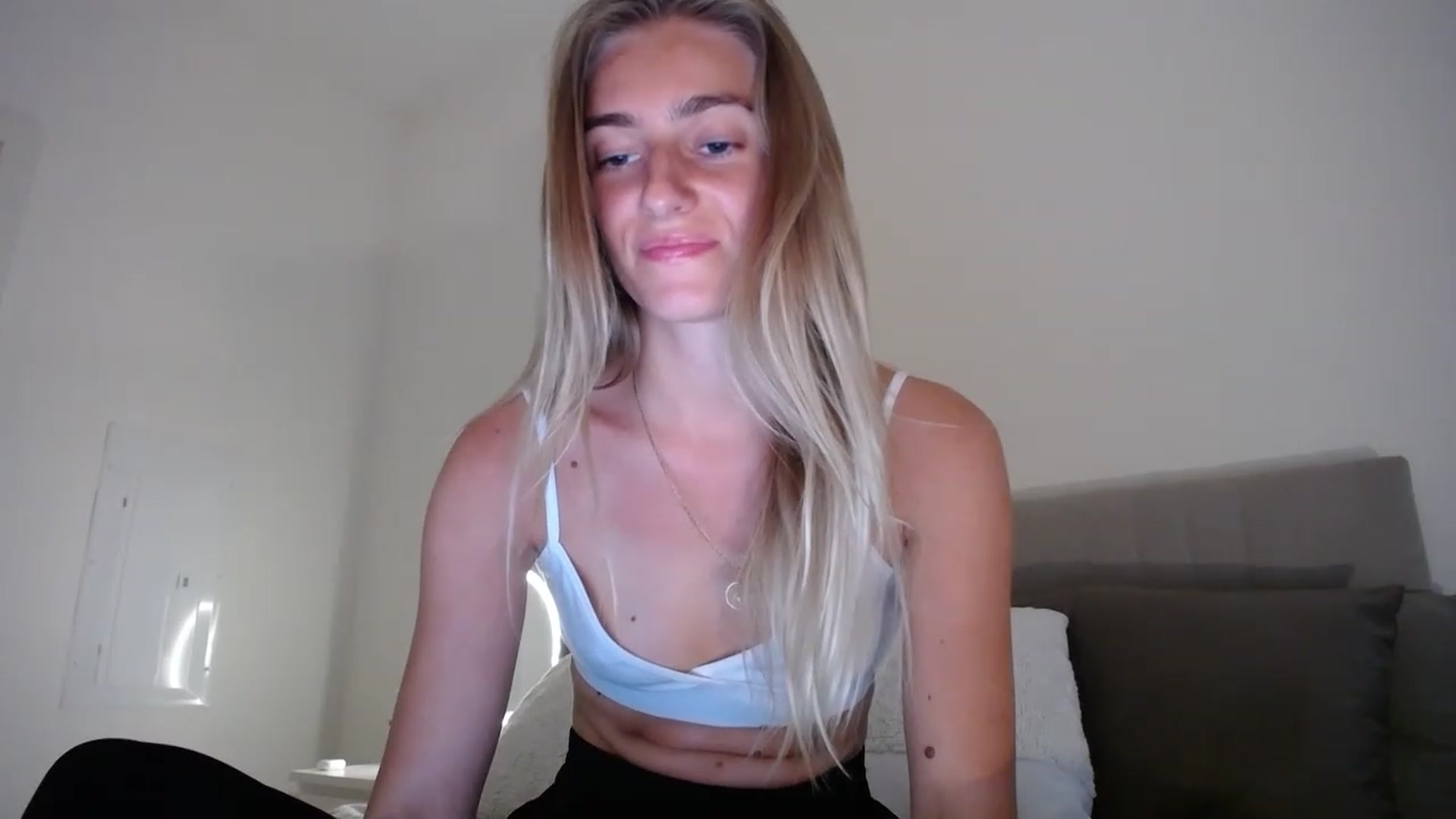 Gallery image thumbnail from Vodka_Queen's myfreecams stream on, 03/31/2023, 02:37 image 8 of 20