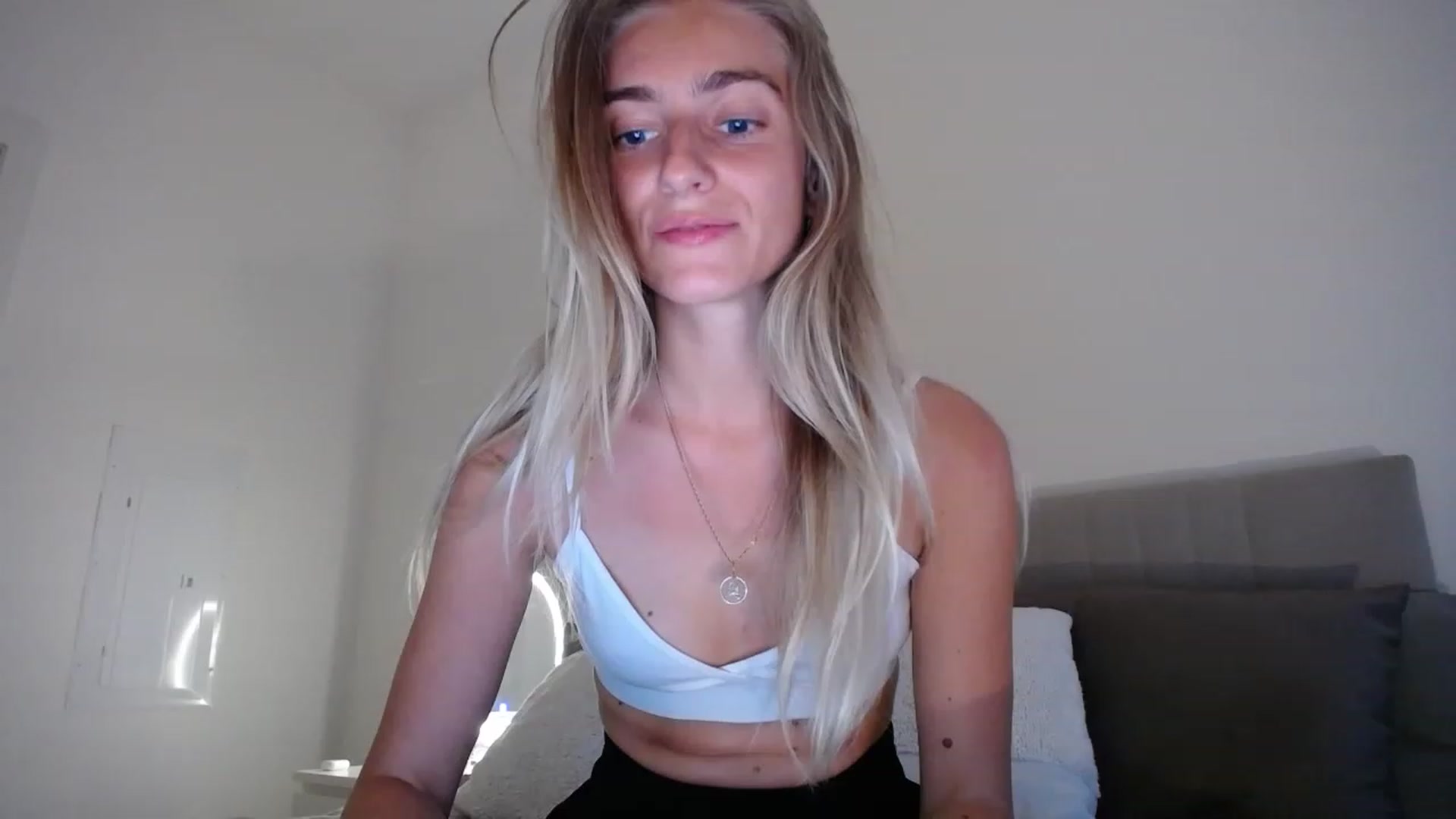 Gallery image thumbnail from Vodka_Queen's myfreecams stream on, 03/31/2023, 02:37 image 3 of 20