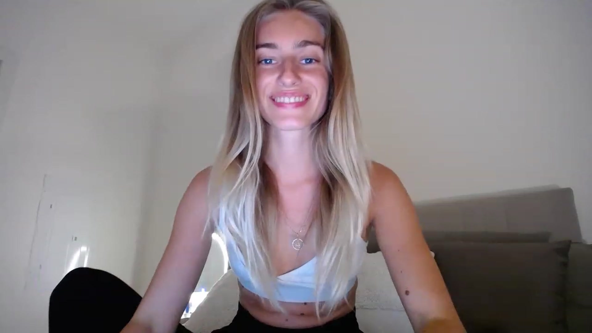 Gallery image thumbnail from Vodka_Queen's myfreecams stream on, 03/31/2023, 02:37 image 14 of 20