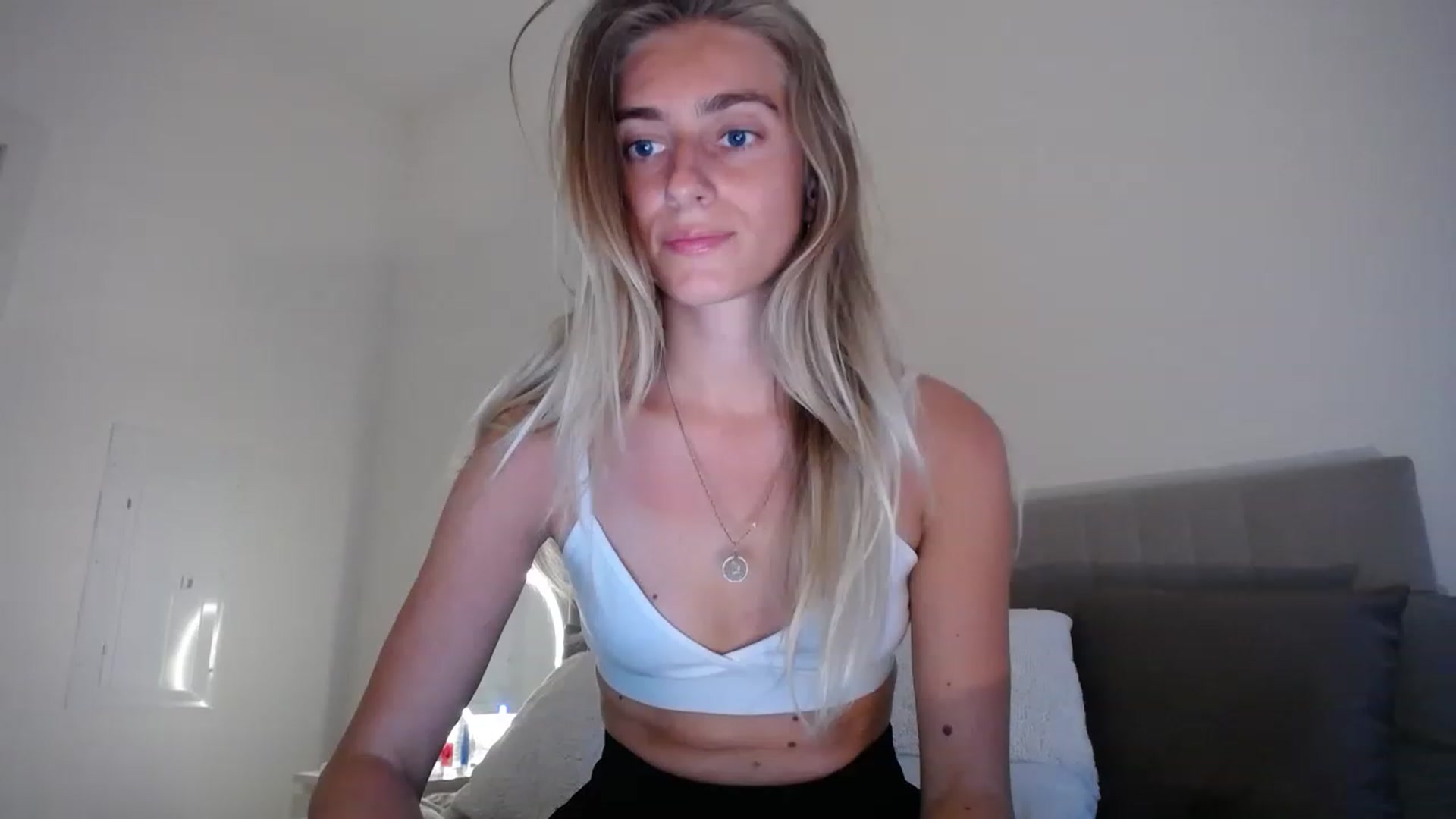 Gallery image thumbnail from Vodka_Queen's myfreecams stream on, 03/31/2023, 02:37 image 2 of 20