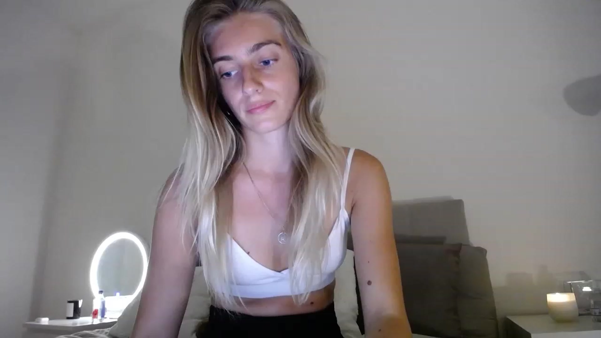 Gallery image thumbnail from Vodka_Queen's myfreecams stream on, 03/31/2023, 03:46 image 12 of 20