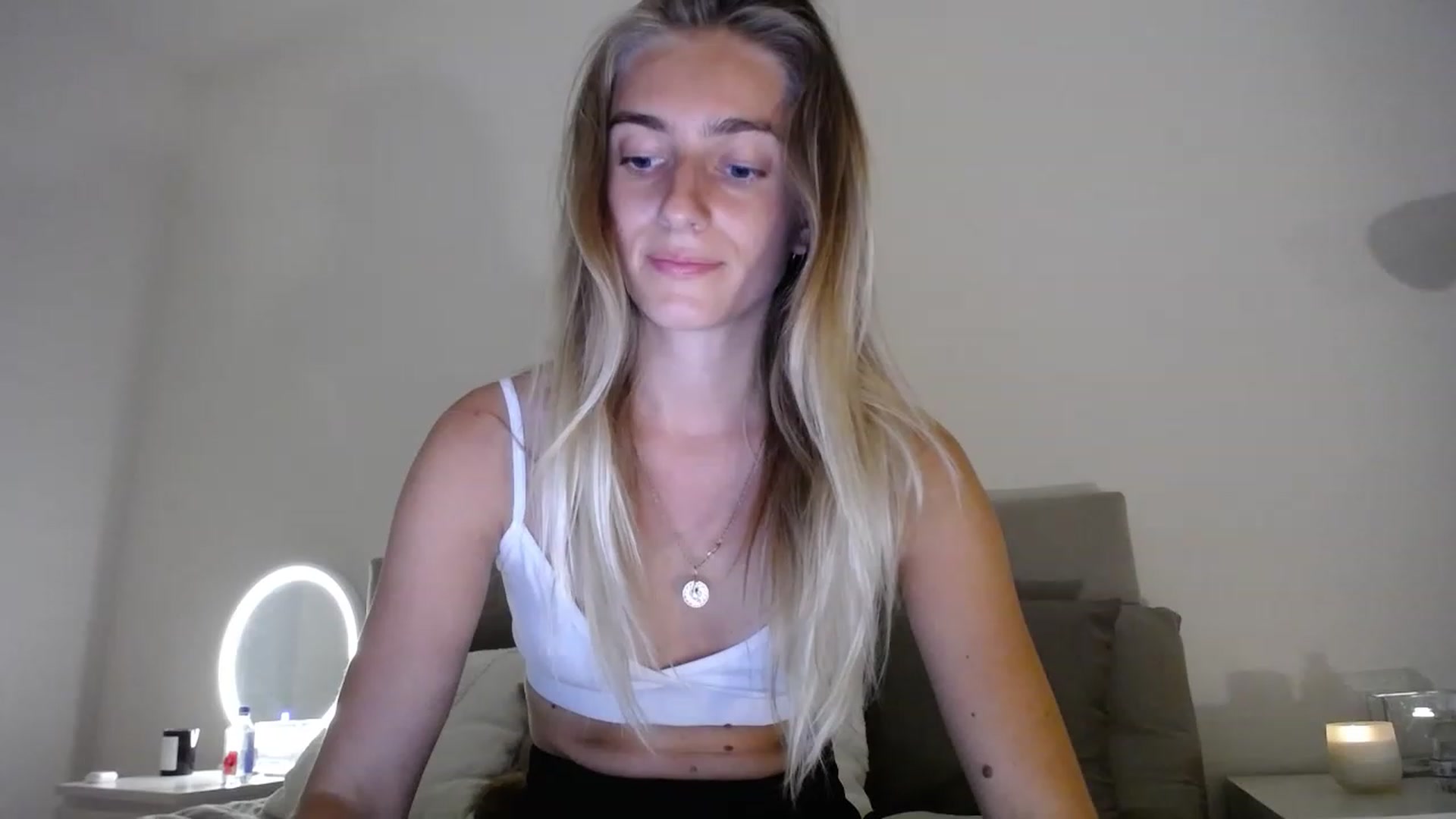 Gallery image thumbnail from Vodka_Queen's myfreecams stream on, 03/31/2023, 03:46 image 15 of 20