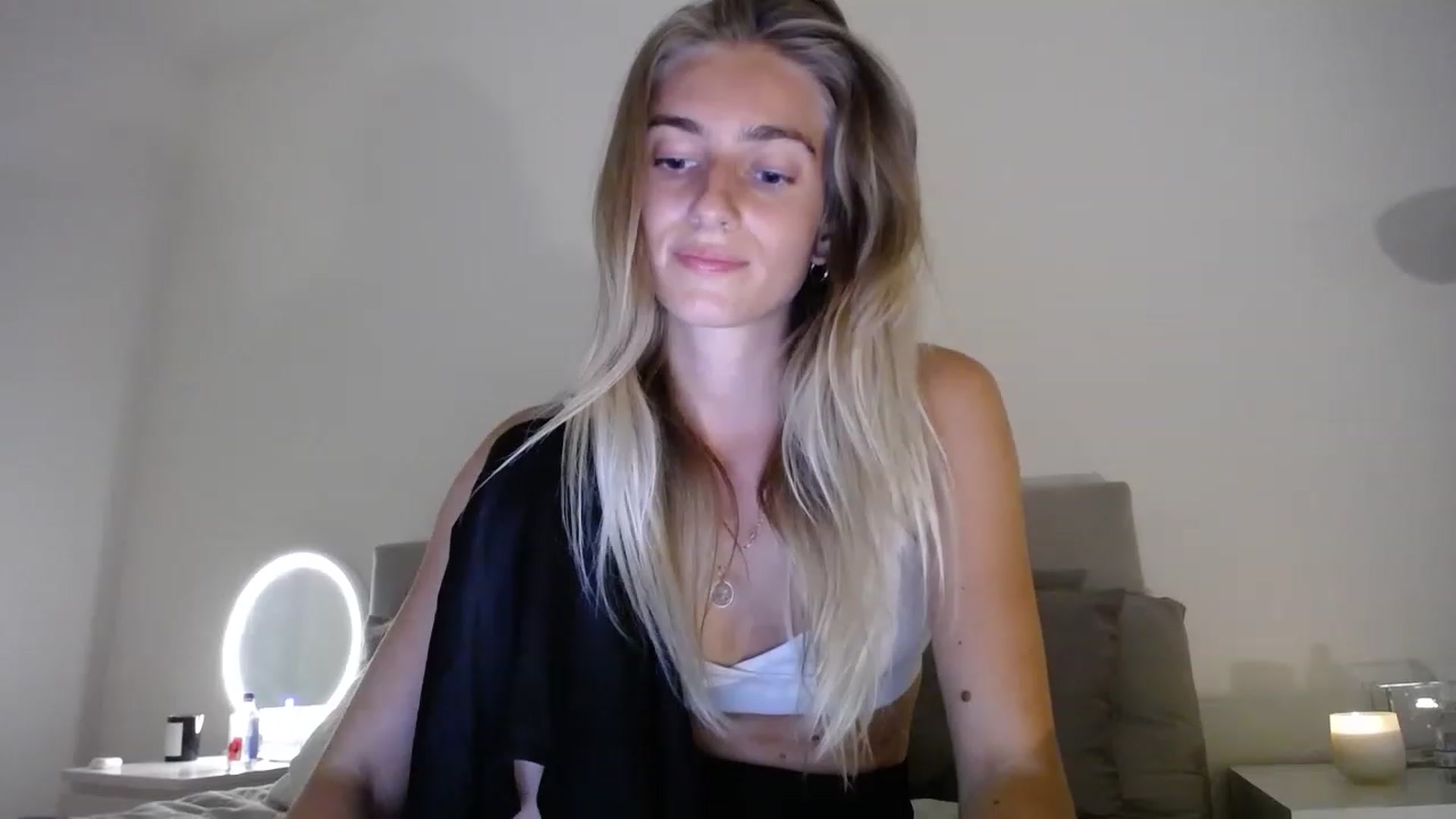 Gallery image thumbnail from Vodka_Queen's myfreecams stream on, 03/31/2023, 03:46 image 8 of 20