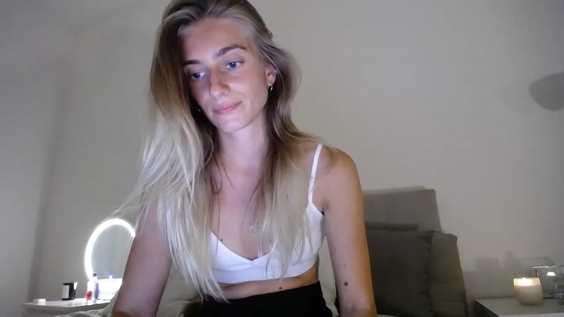 Gallery image thumbnail from Vodka_Queen's myfreecams stream on, 03/31/2023, 03:46 image 17 of 20