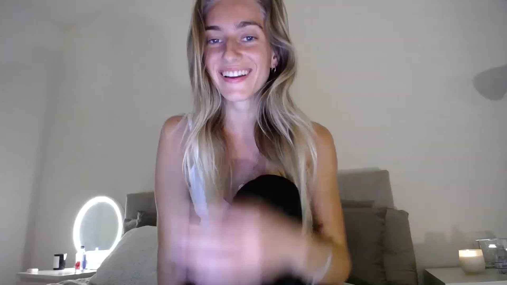 Gallery image thumbnail from Vodka_Queen's myfreecams stream on, 03/31/2023, 03:46 image 19 of 20