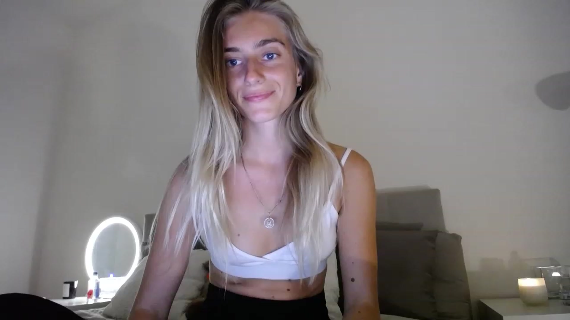 Gallery image thumbnail from Vodka_Queen's myfreecams stream on, 03/31/2023, 03:46 image 10 of 20