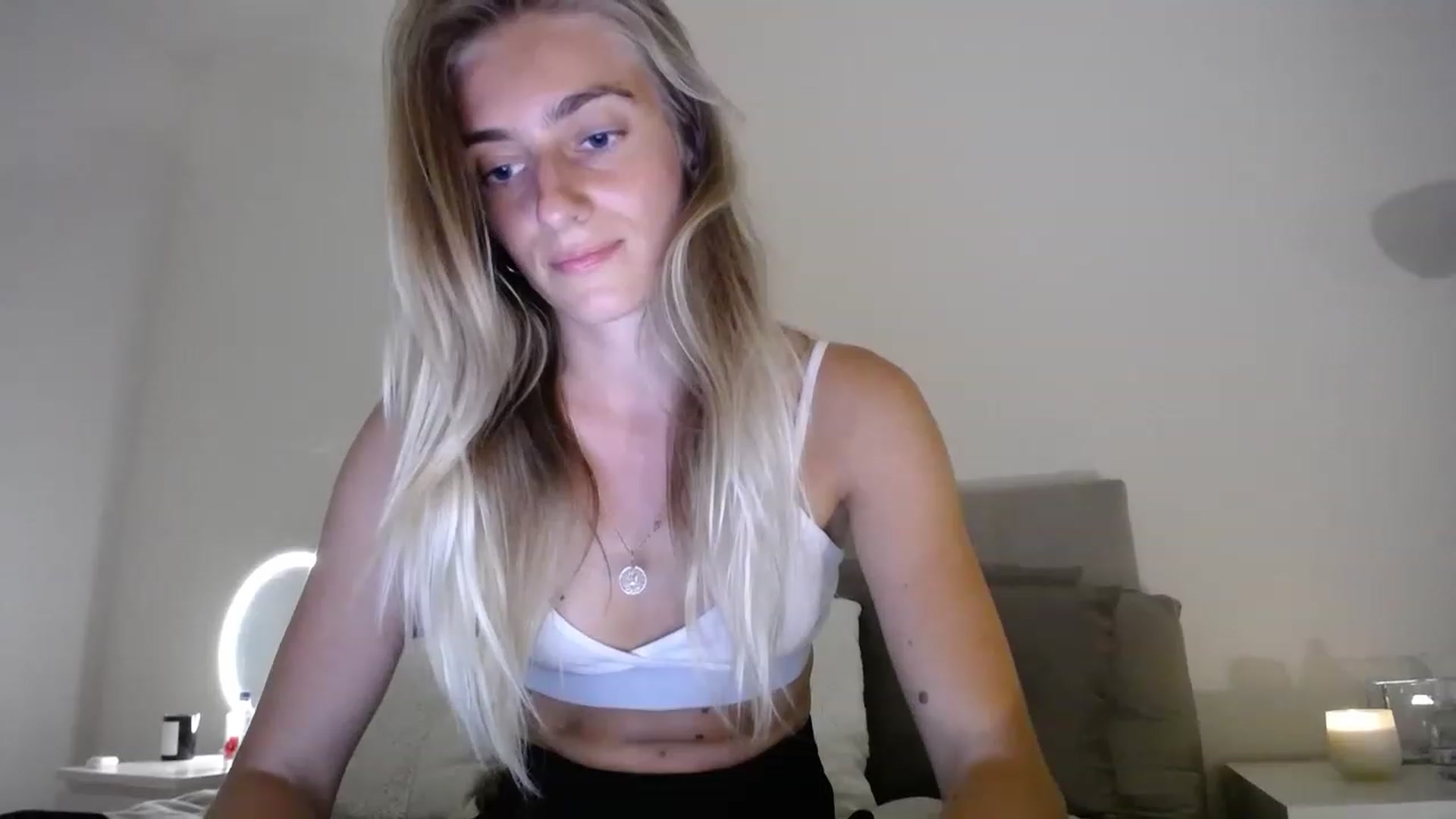 Gallery image thumbnail from Vodka_Queen's myfreecams stream on, 03/31/2023, 03:46 image 6 of 20