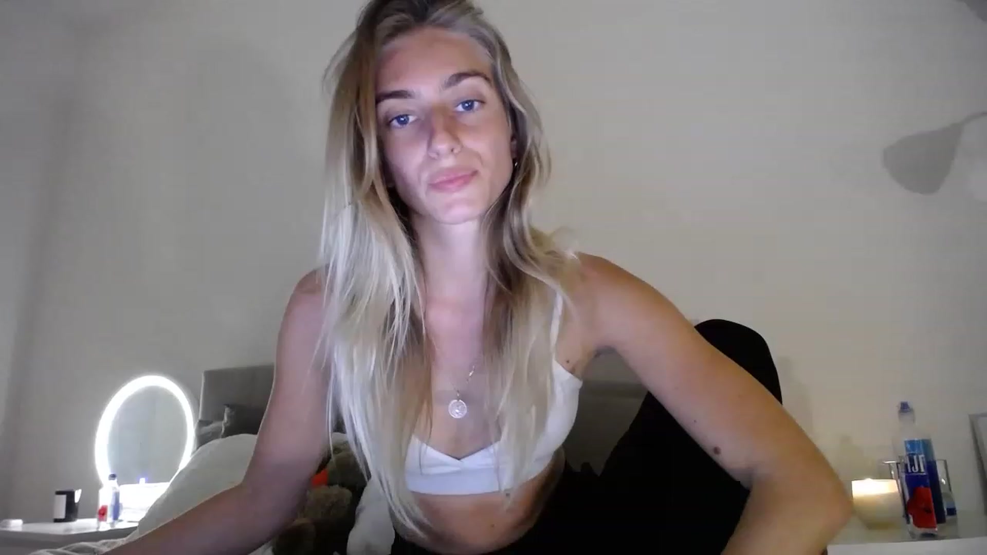Gallery image thumbnail from Vodka_Queen's myfreecams stream on, 03/31/2023, 05:40 image 1 of 20