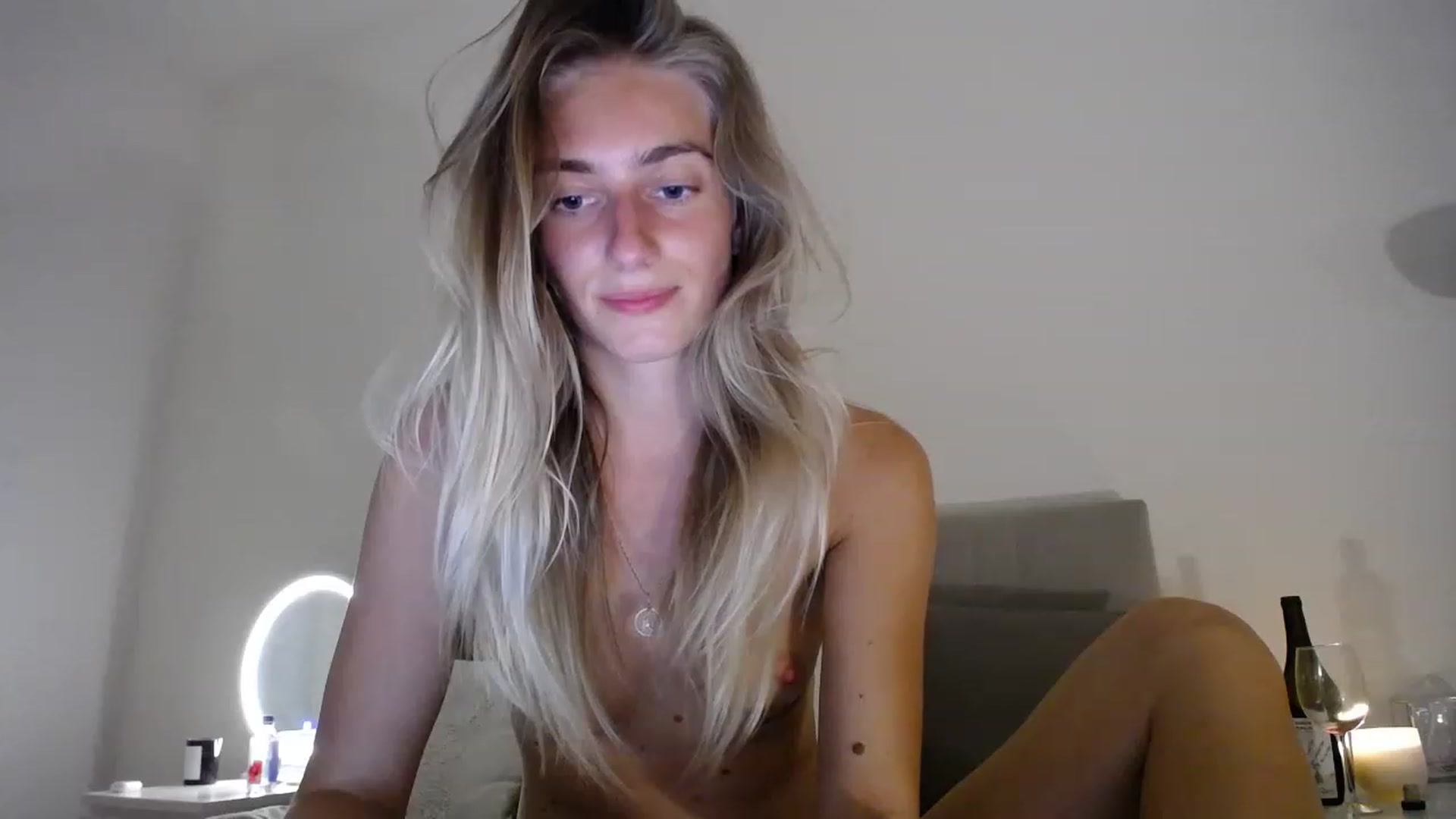 Gallery image thumbnail from Vodka_Queen's myfreecams stream on, 03/31/2023, 05:40 image 19 of 20