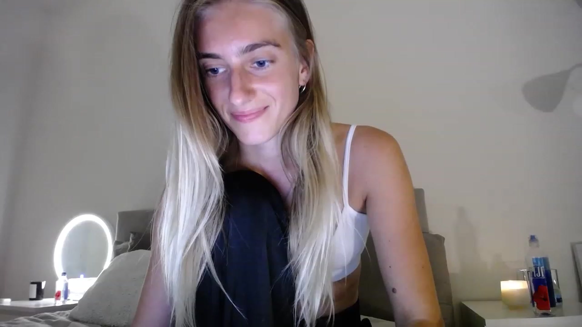 Gallery image thumbnail from Vodka_Queen's myfreecams stream on, 03/31/2023, 05:40 image 3 of 20