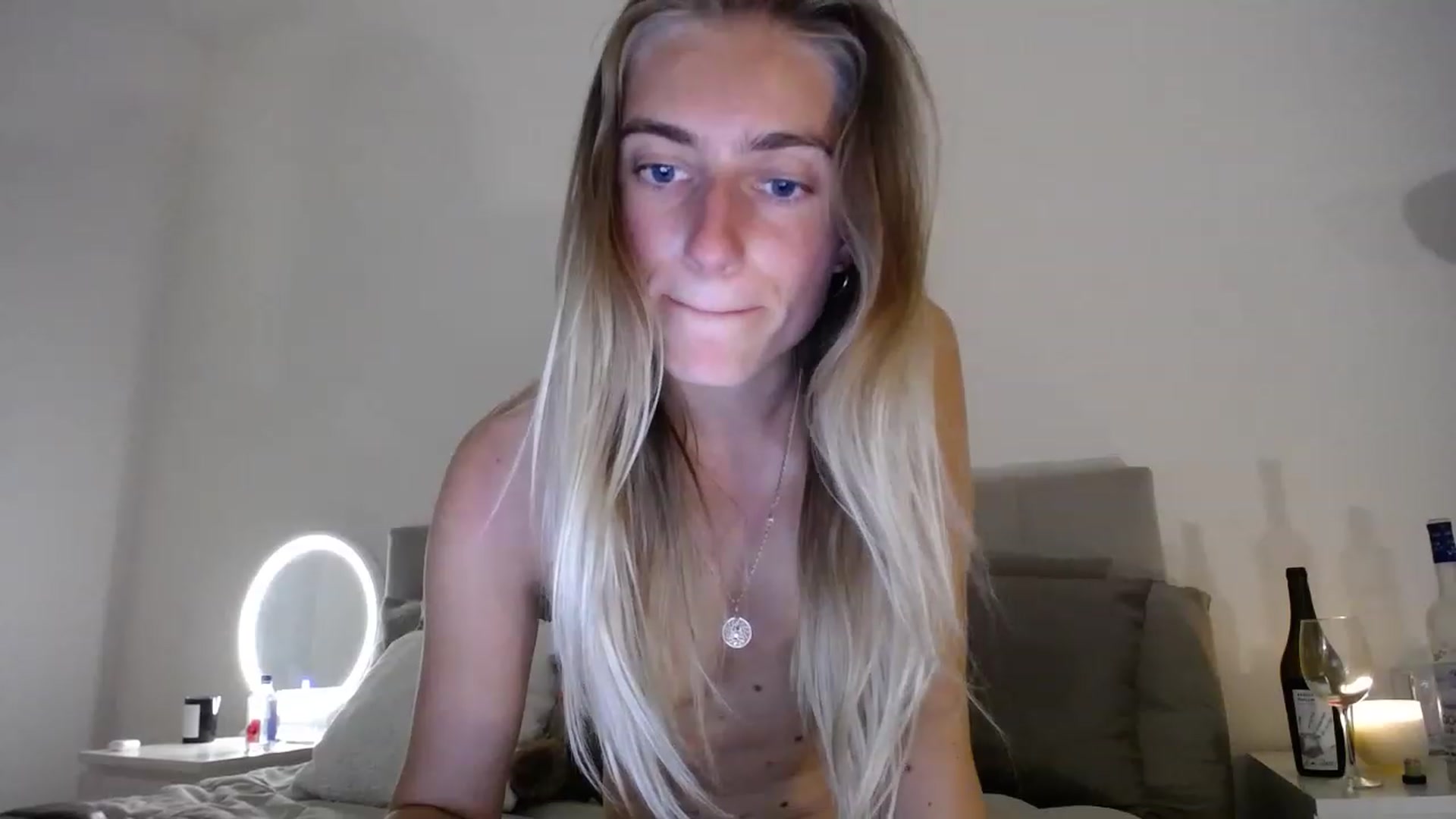 Gallery image thumbnail from Vodka_Queen's myfreecams stream on, 03/31/2023, 05:40 image 18 of 20