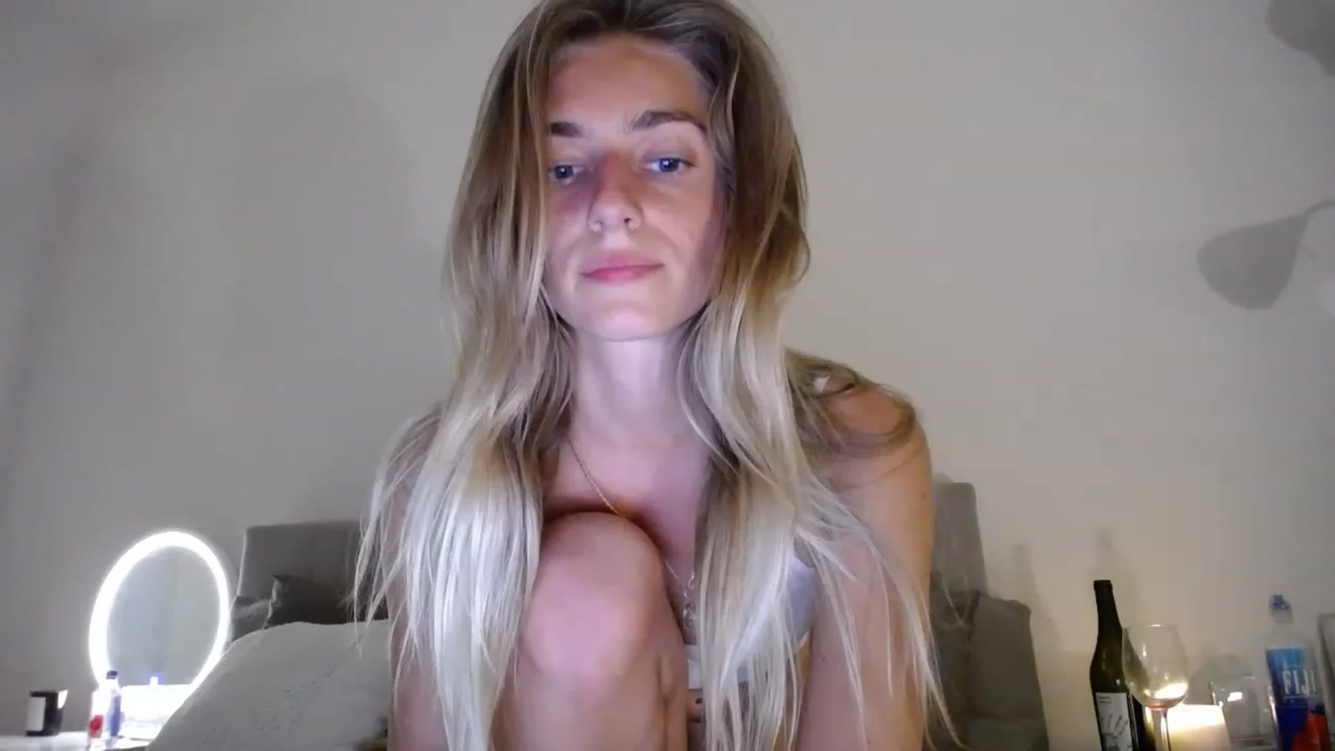 Gallery image thumbnail from Vodka_Queen's myfreecams stream on, 03/31/2023, 07:16 image 11 of 20