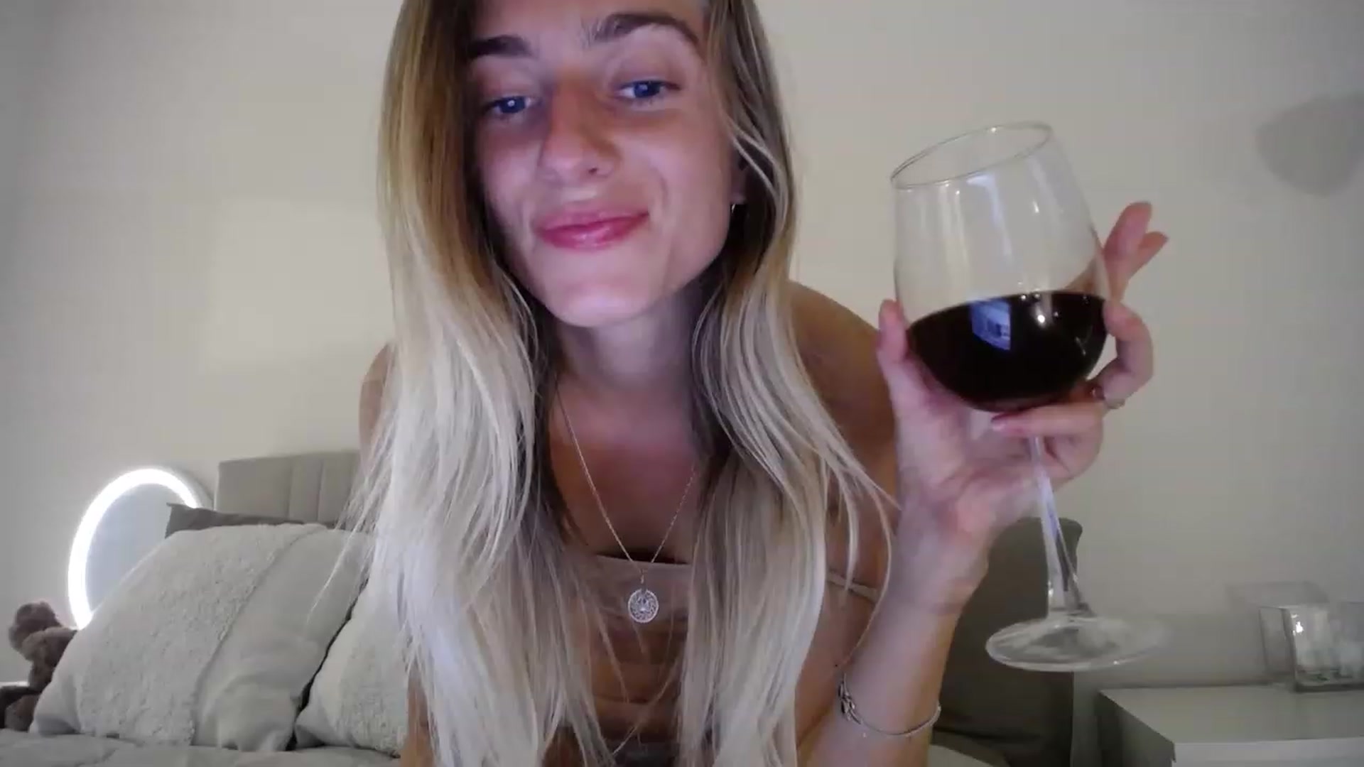Gallery image thumbnail from Vodka_Queen's myfreecams stream on, 04/01/2023, 04:30 image 6 of 20