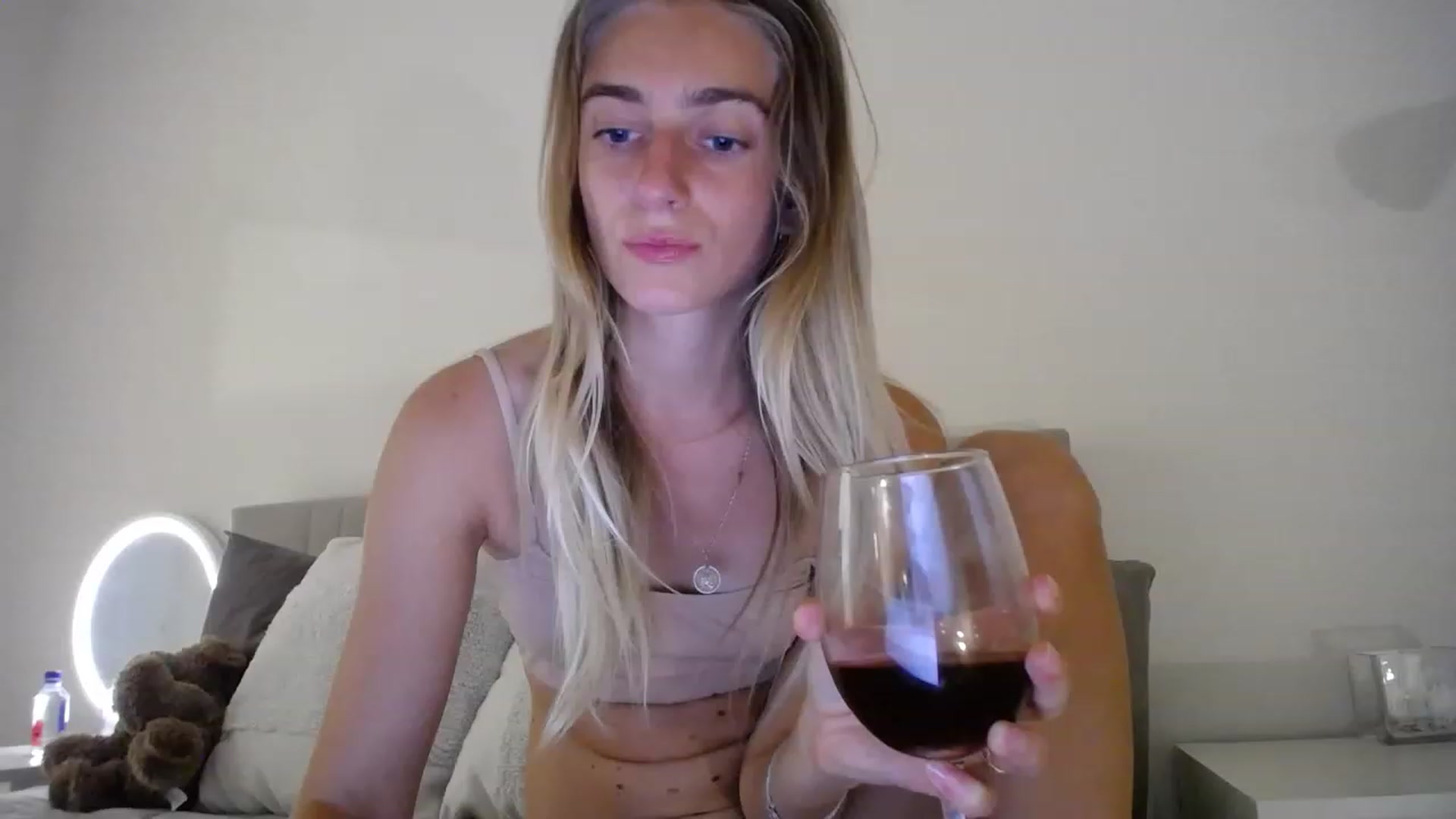 Gallery image thumbnail from Vodka_Queen's myfreecams stream on, 04/01/2023, 04:30 image 14 of 20