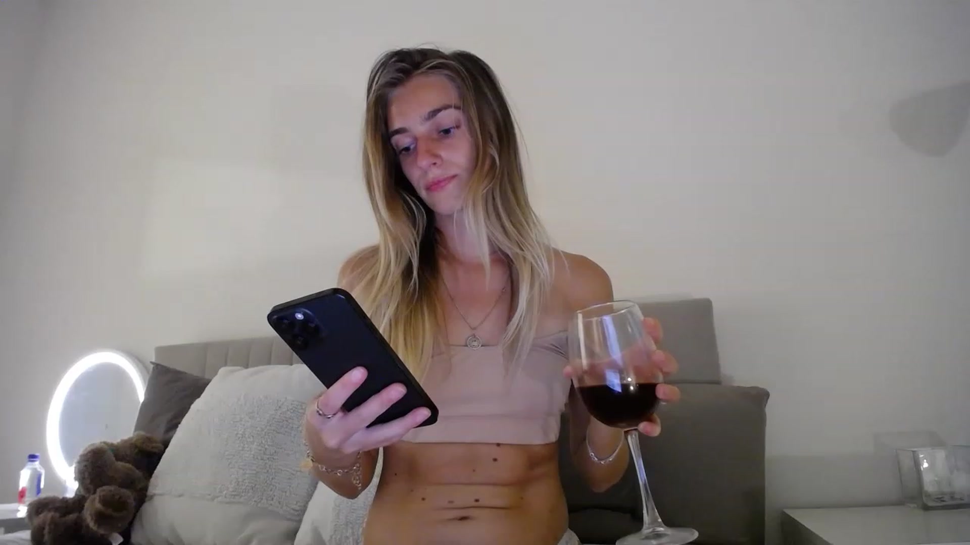 Gallery image thumbnail from Vodka_Queen's myfreecams stream on, 04/01/2023, 04:30 image 13 of 20