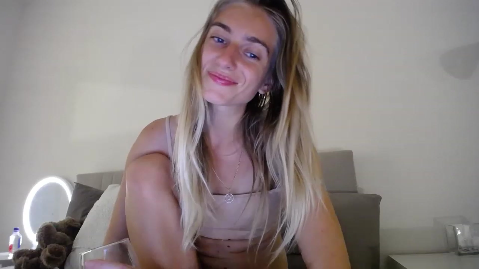 Gallery image thumbnail from Vodka_Queen's myfreecams stream on, 04/01/2023, 04:30 image 18 of 20