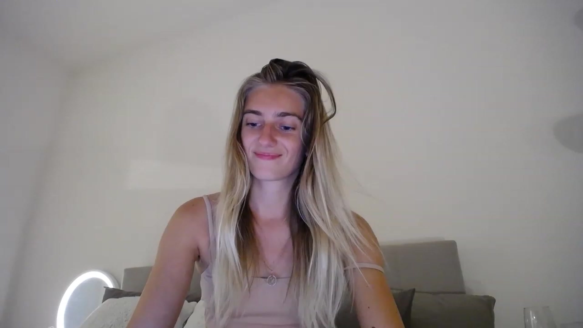 Gallery image thumbnail from Vodka_Queen's myfreecams stream on, 04/01/2023, 04:30 image 2 of 20