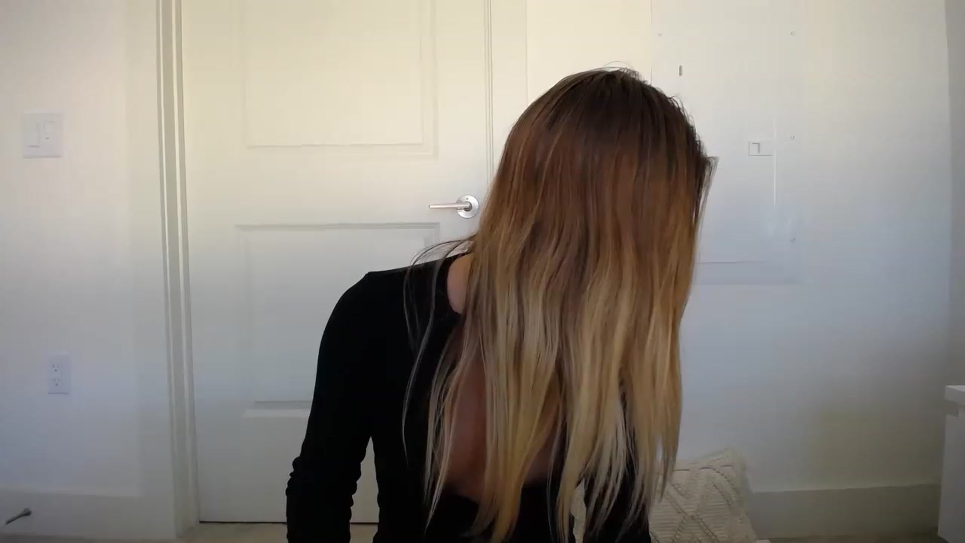 Gallery image thumbnail from Vodka_Queen's myfreecams stream on, 04/01/2023, 23:41 image 8 of 20