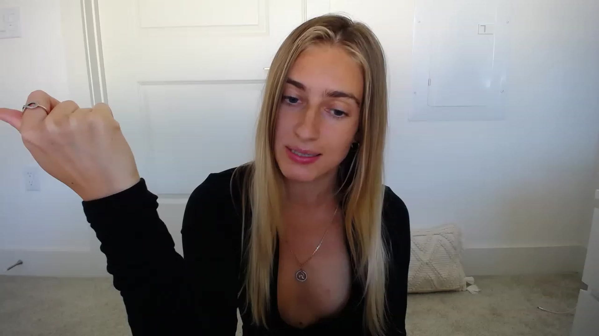 Gallery image thumbnail from Vodka_Queen's myfreecams stream on, 04/01/2023, 23:41 image 11 of 20