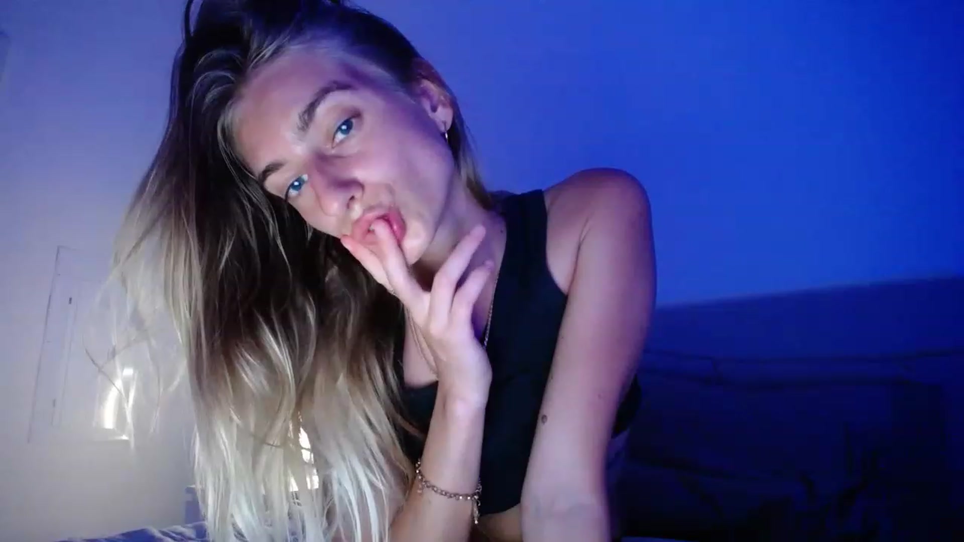Gallery image thumbnail from Vodka_Queen's myfreecams stream on, 04/10/2023, 04:26 image 3 of 20