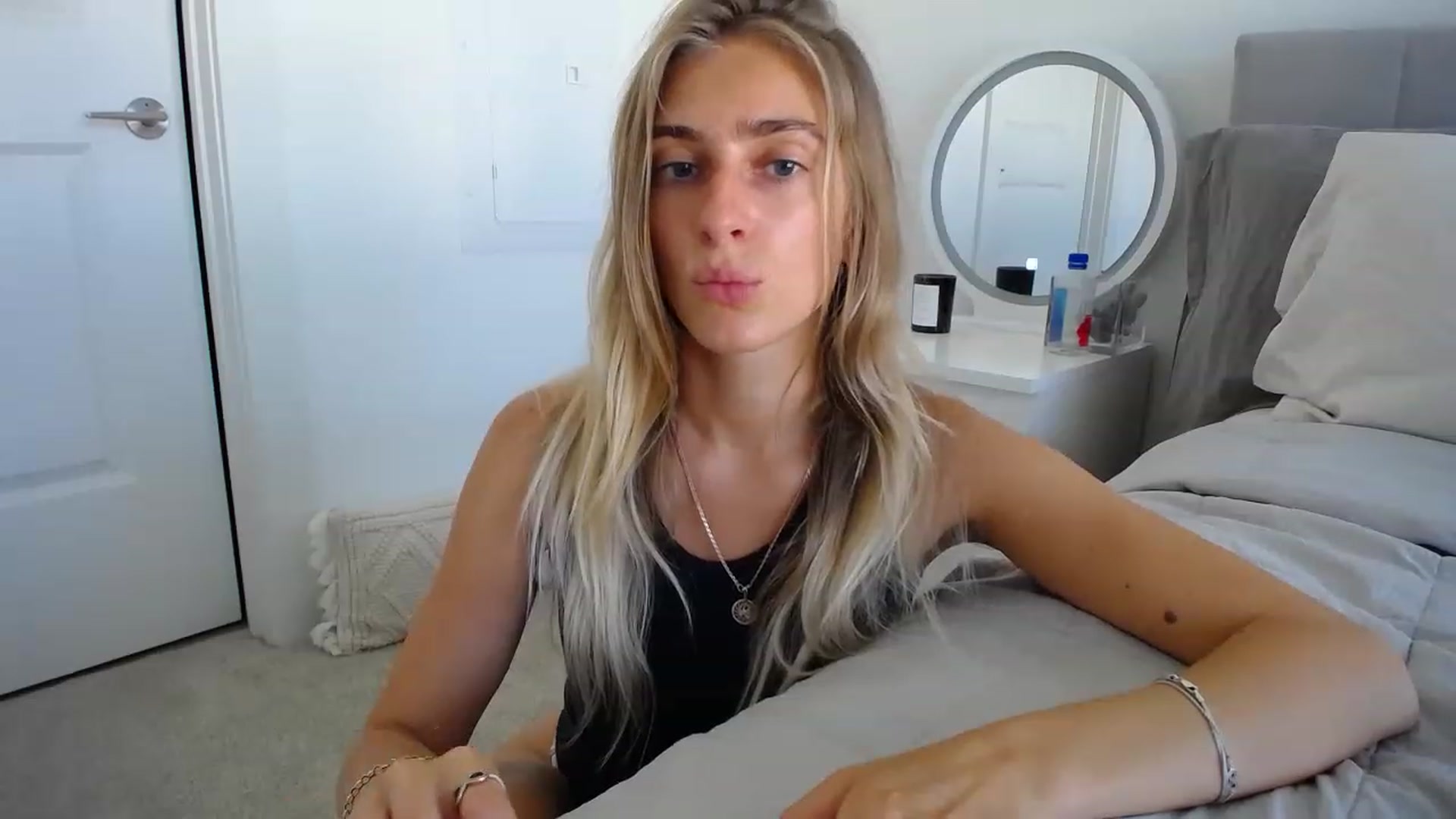 Gallery image thumbnail from Vodka_Queen's myfreecams stream on, 04/27/2023, 24:02 image 4 of 20