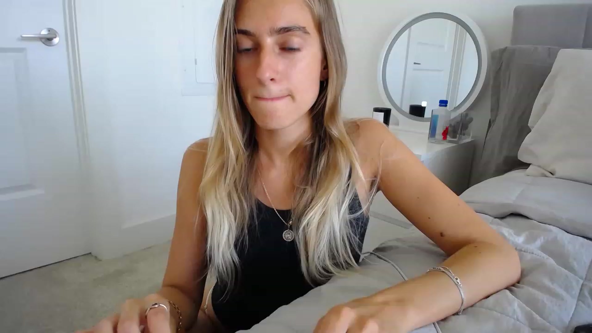 Gallery image thumbnail from Vodka_Queen's myfreecams stream on, 04/27/2023, 24:02 image 13 of 20