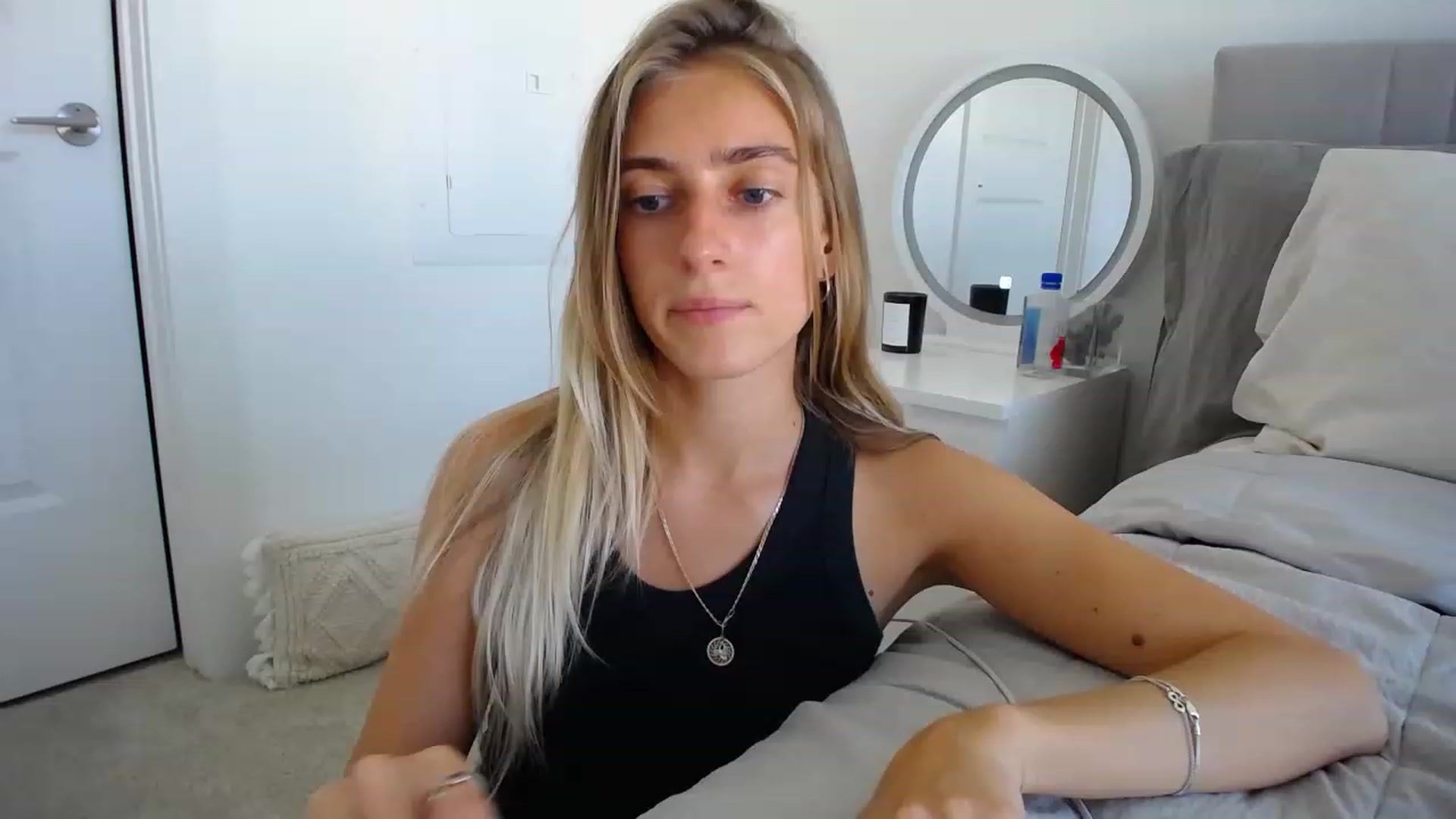 Gallery image thumbnail from Vodka_Queen's myfreecams stream on, 04/27/2023, 24:02 image 7 of 20