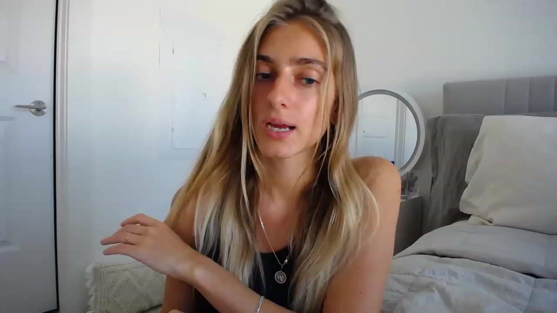 Gallery image thumbnail from Vodka_Queen's myfreecams stream on, 04/27/2023, 24:02 image 5 of 20
