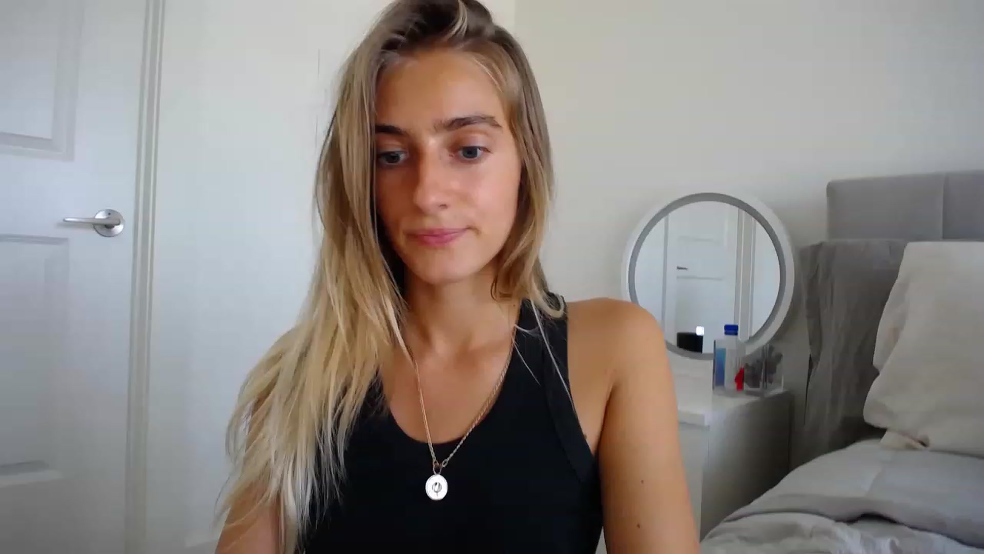Gallery image thumbnail from Vodka_Queen's myfreecams stream on, 04/27/2023, 24:02 image 15 of 20