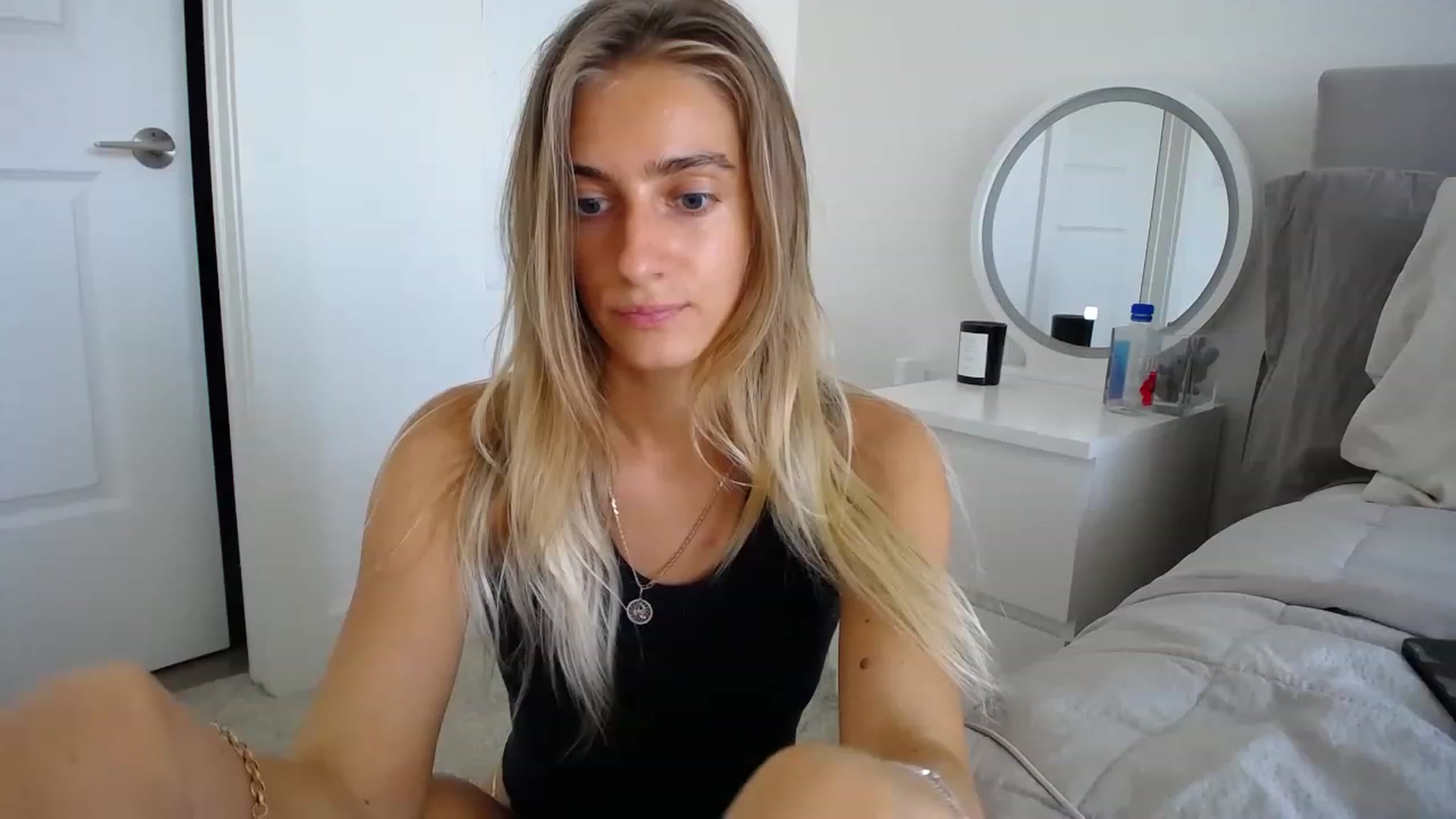 Gallery image thumbnail from Vodka_Queen's myfreecams stream on, 04/27/2023, 24:02 image 19 of 20