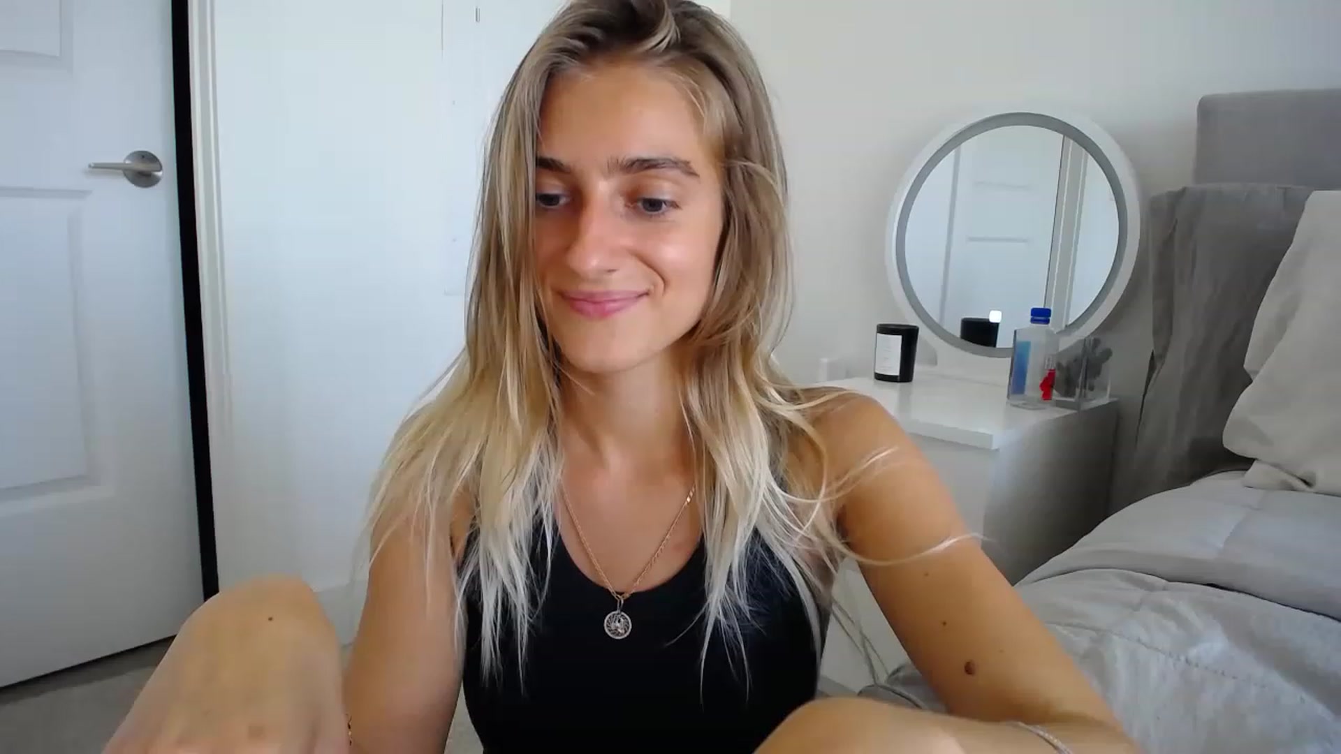 Gallery image thumbnail from Vodka_Queen's myfreecams stream on, 04/27/2023, 01:45 image 7 of 20