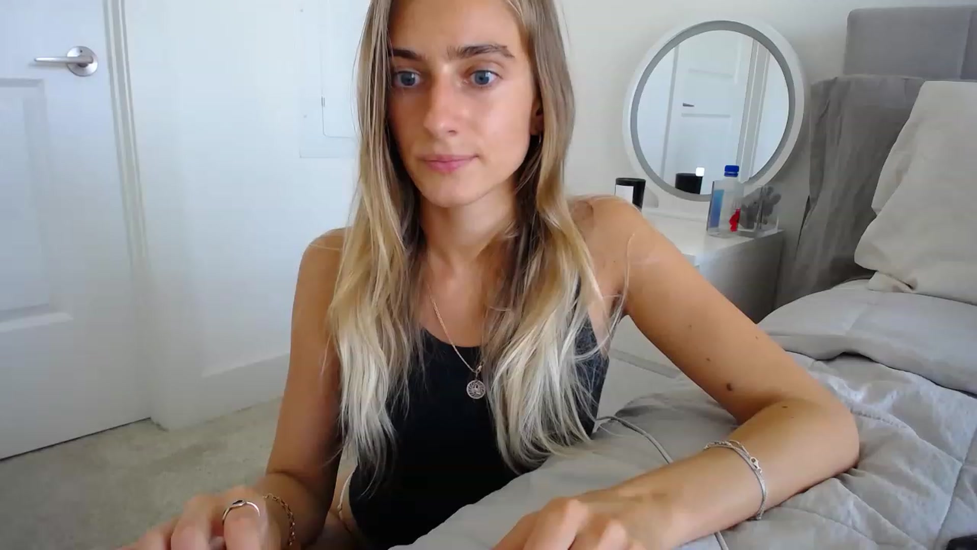 Gallery image thumbnail from Vodka_Queen's myfreecams stream on, 04/27/2023, 01:45 image 3 of 20