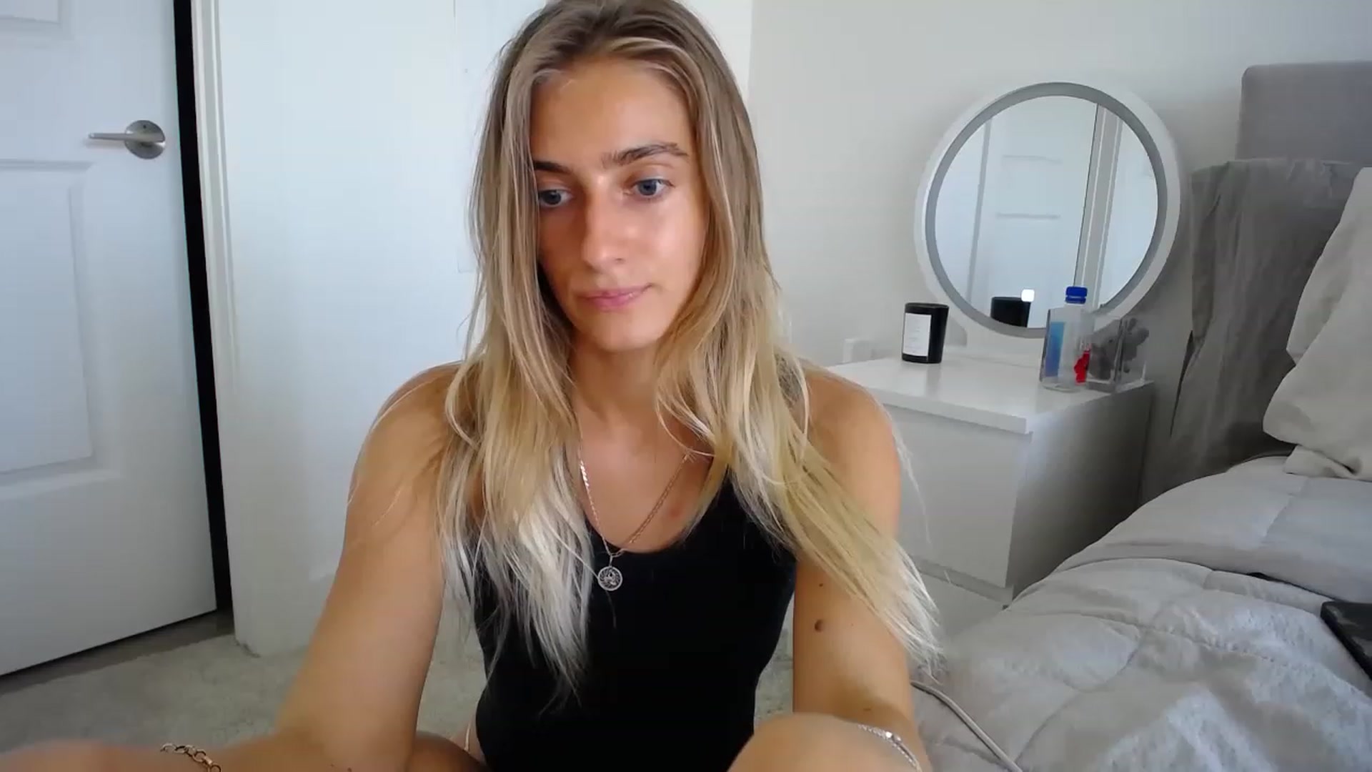 Gallery image thumbnail from Vodka_Queen's myfreecams stream on, 04/27/2023, 01:45 image 10 of 20