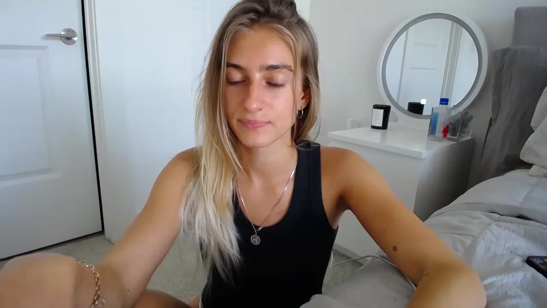 Gallery image thumbnail from Vodka_Queen's myfreecams stream on, 04/27/2023, 01:45 image 18 of 20