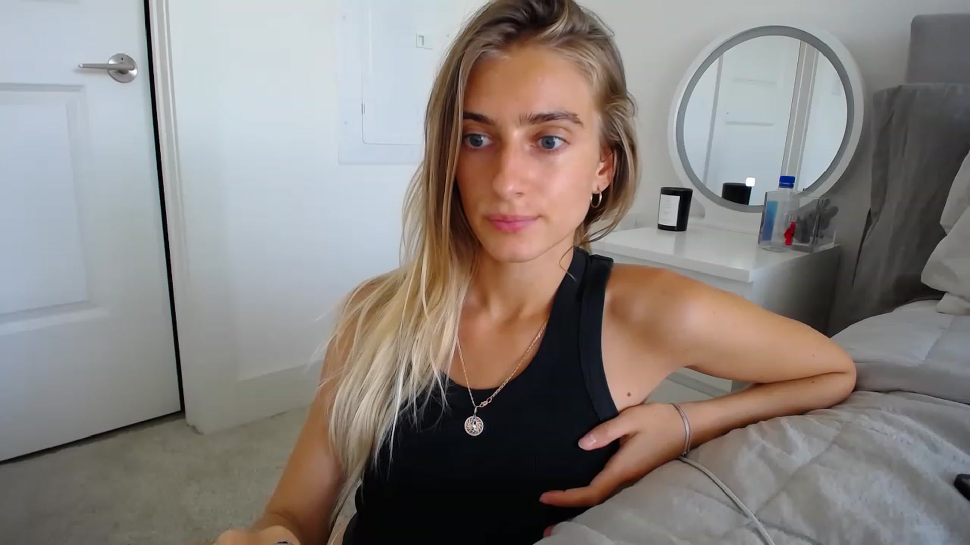 Gallery image thumbnail from Vodka_Queen's myfreecams stream on, 04/27/2023, 01:45 image 19 of 20
